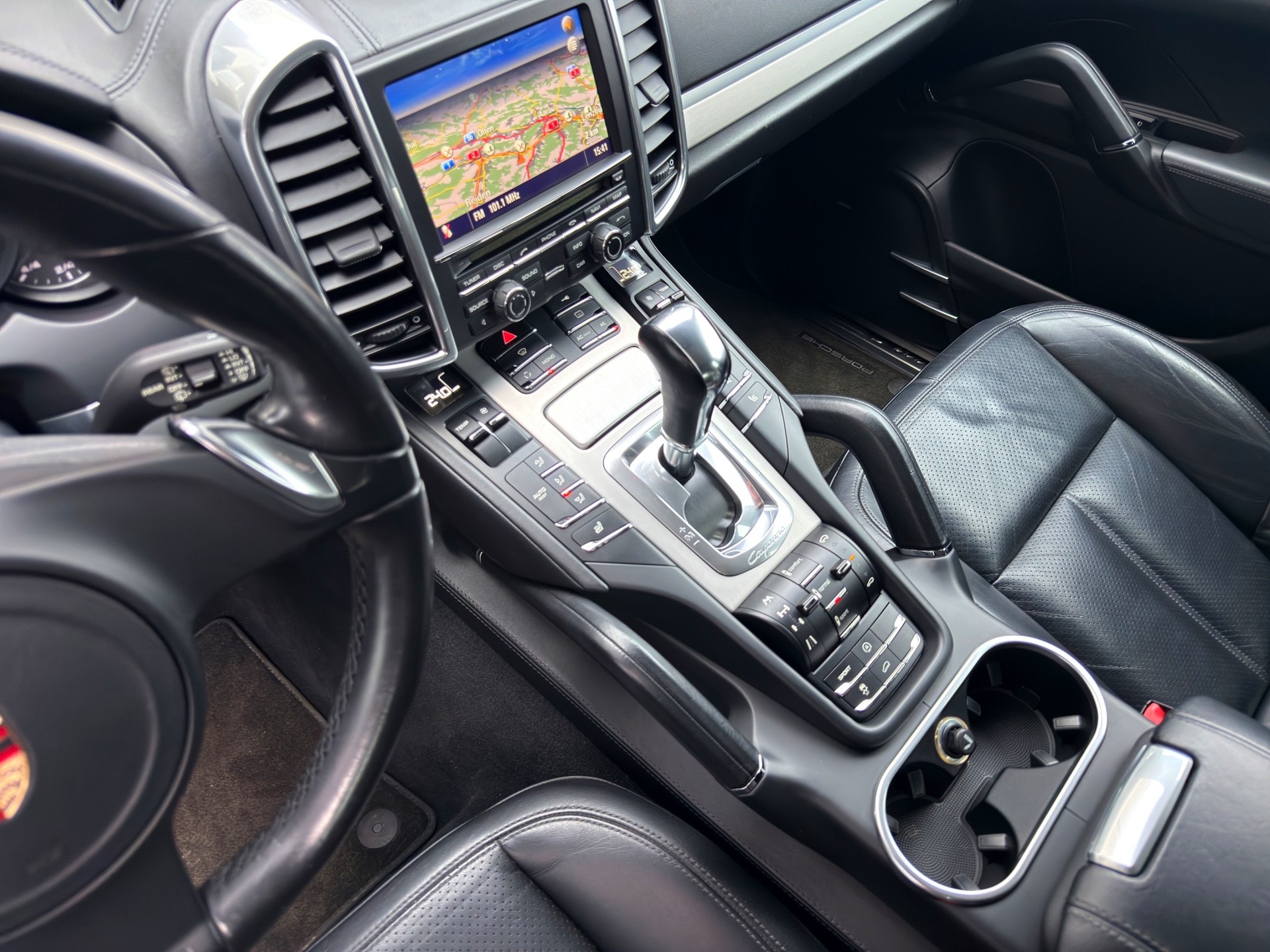 PORSCHE Cayenne S-image-18