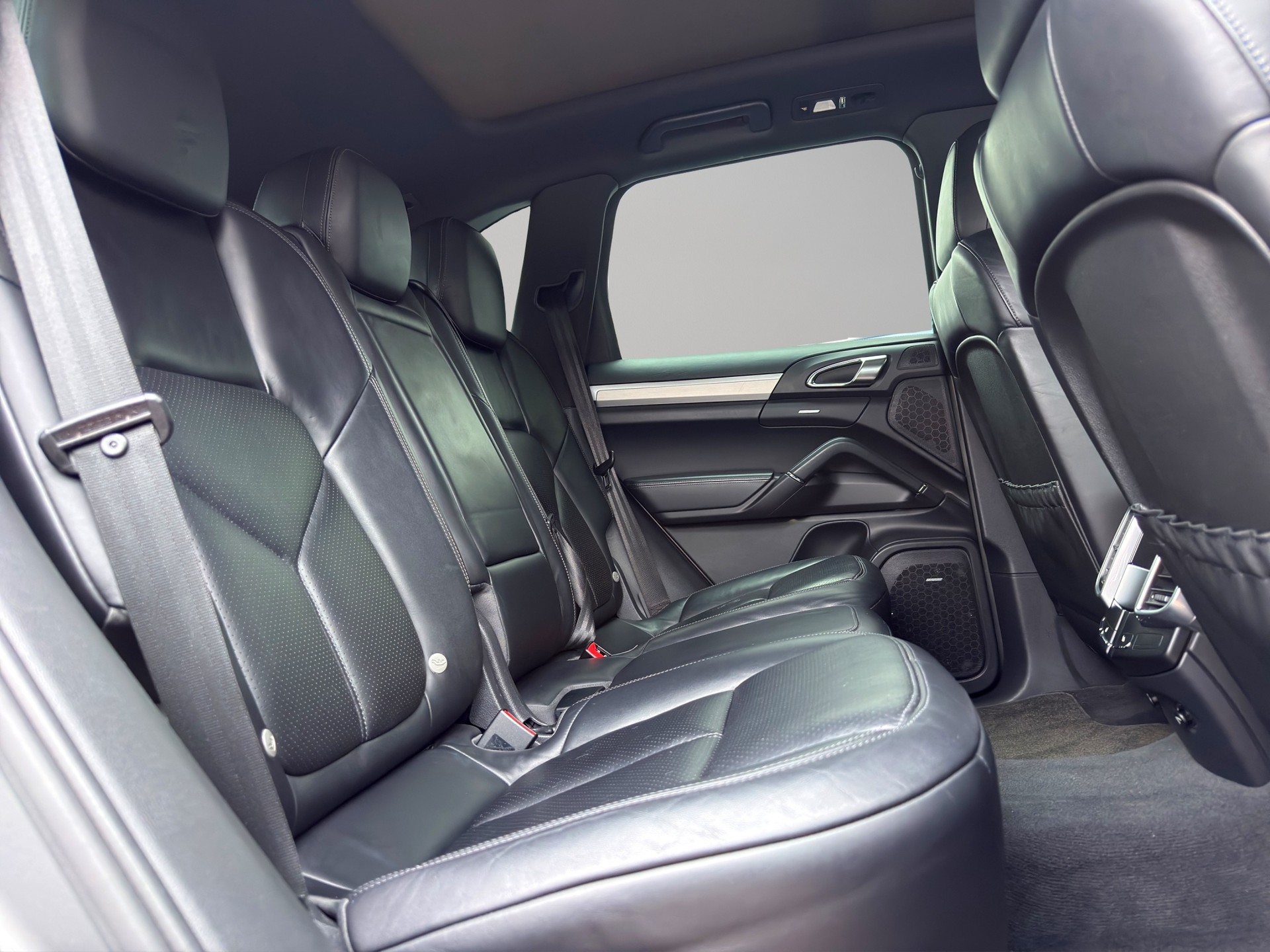 PORSCHE Cayenne S-image-22
