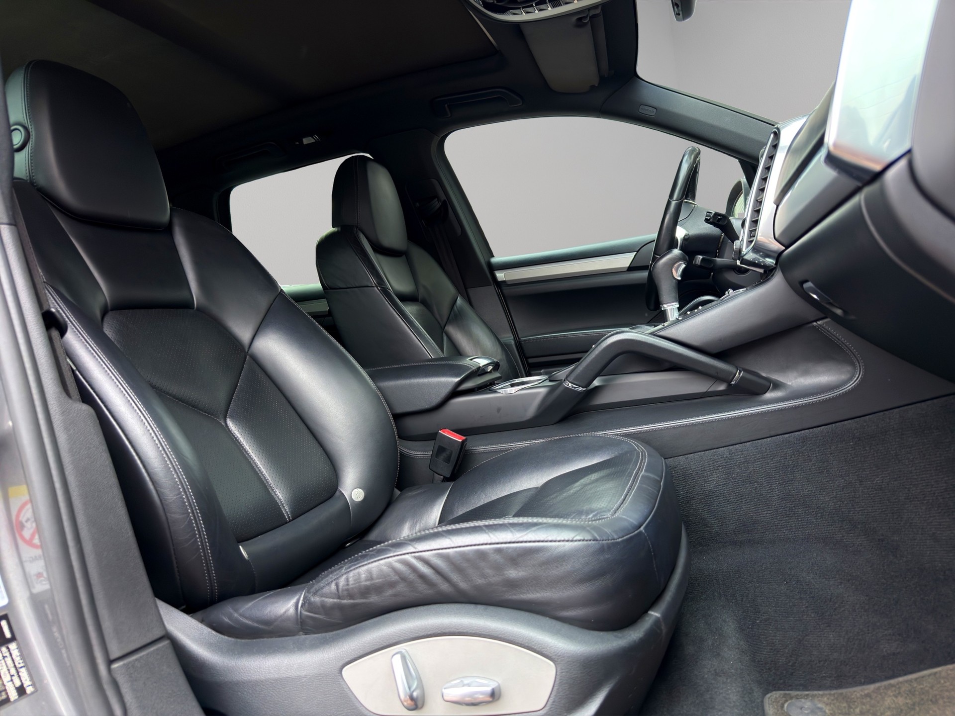 PORSCHE Cayenne S-image-12