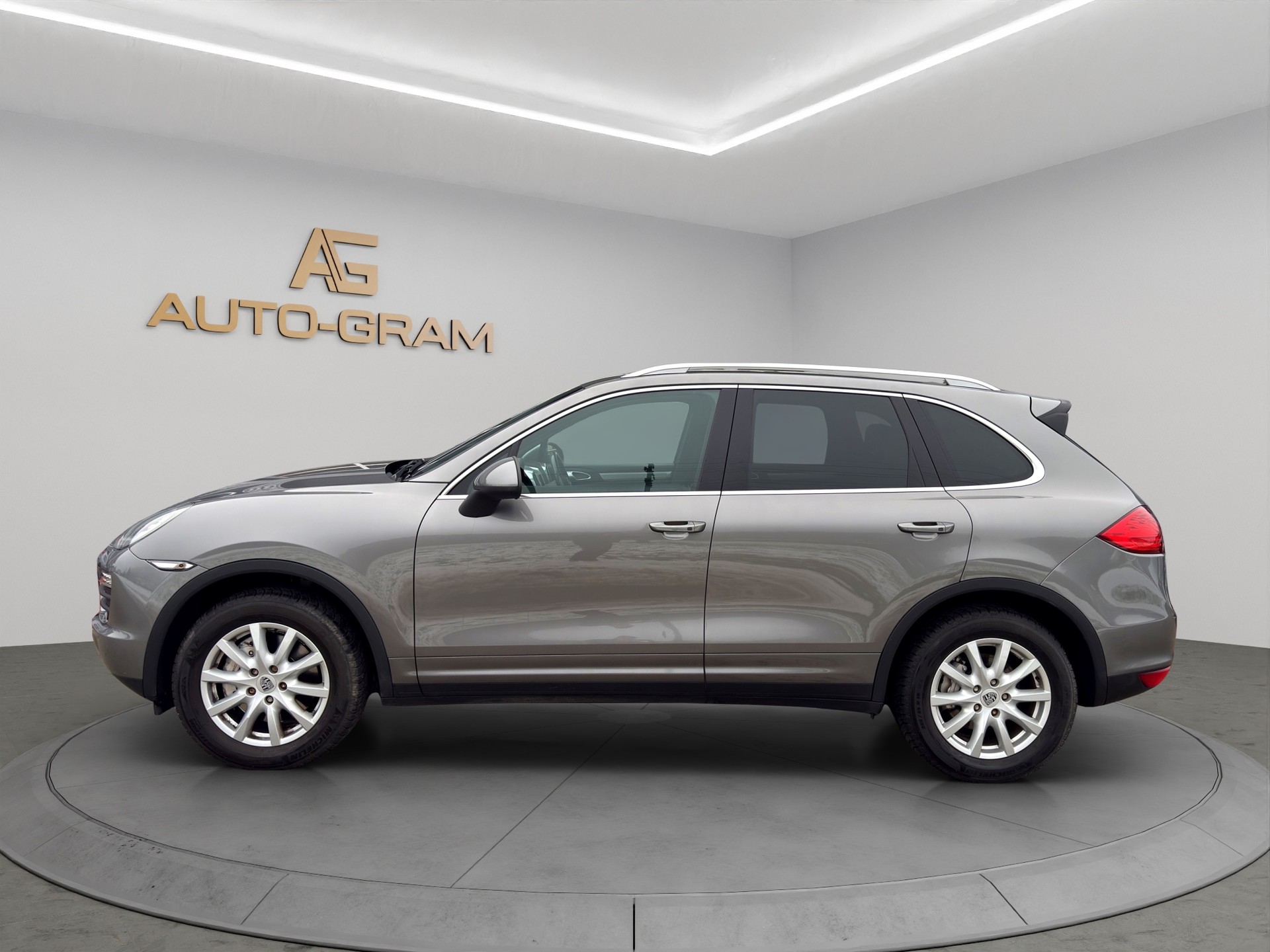PORSCHE Cayenne S-image-1