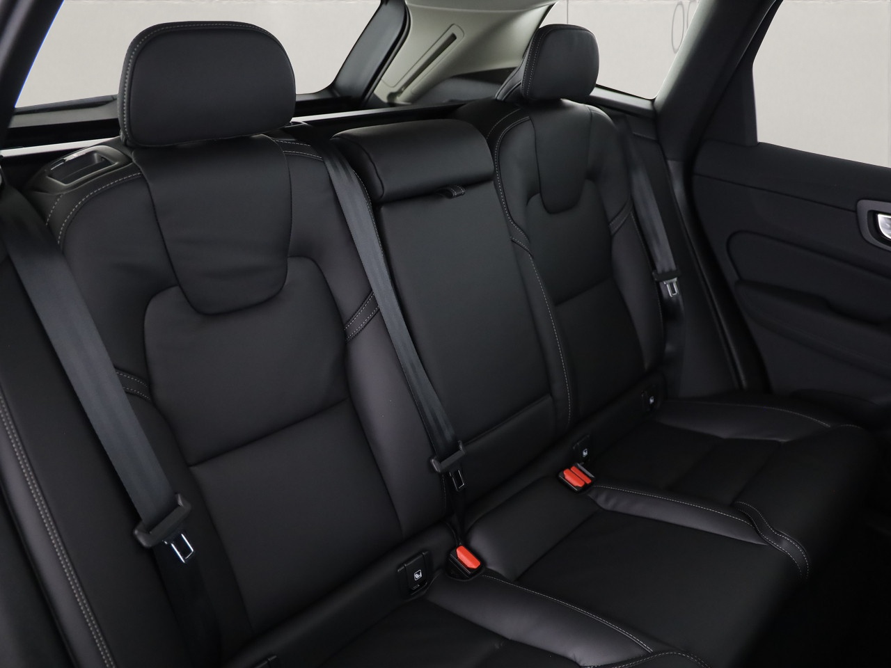 VOLVO XC60 2.0 T8 TE Ultra Dark eAWD-image-8