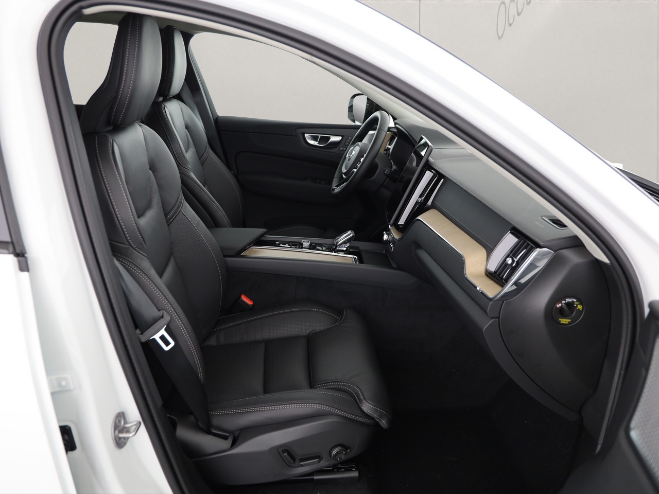 VOLVO XC60 2.0 T8 TE Ultra Dark eAWD-image-7