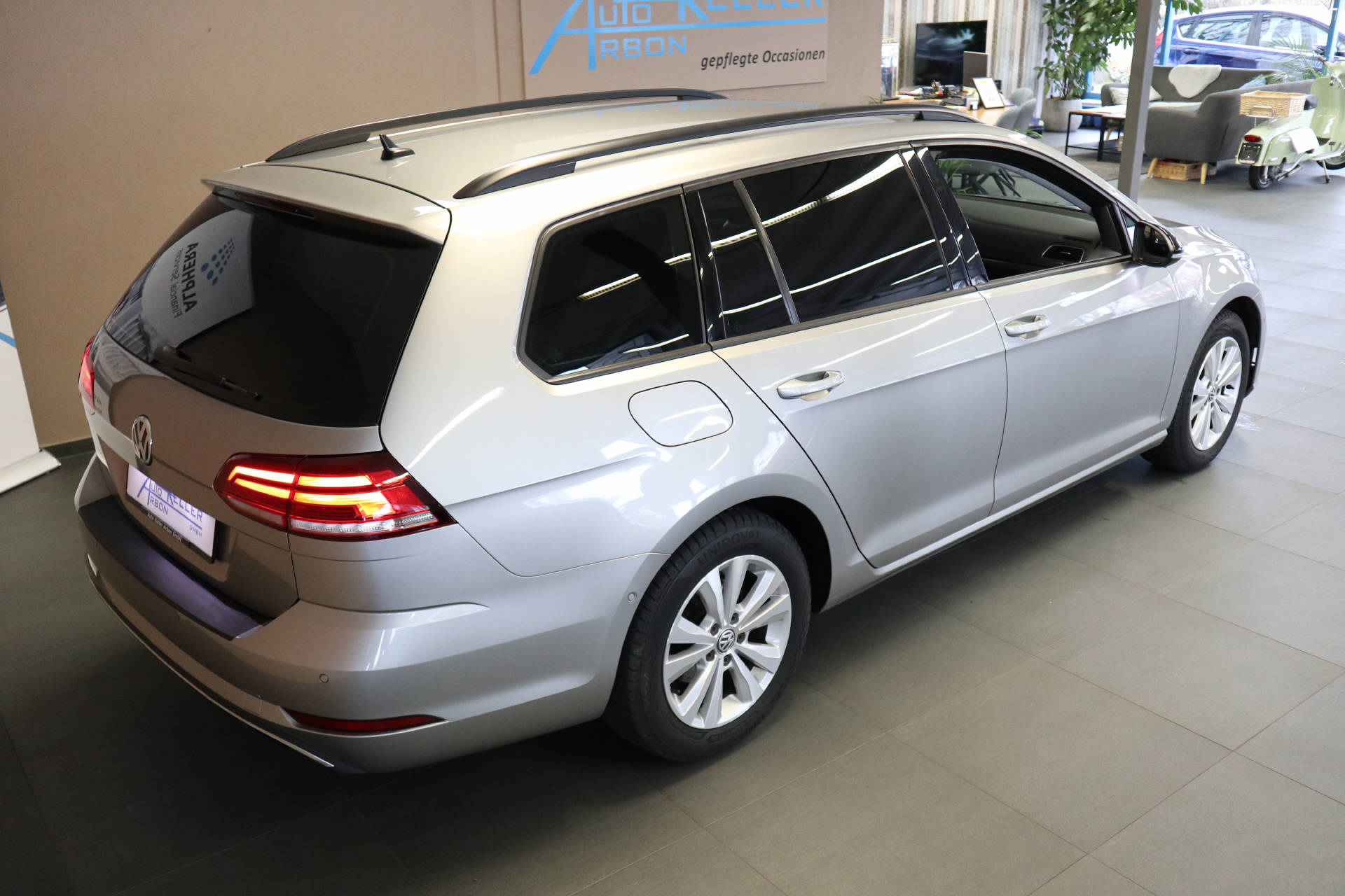 VW Golf VII Variant 2.0 TDI Comfortline DSG 4m-image-6