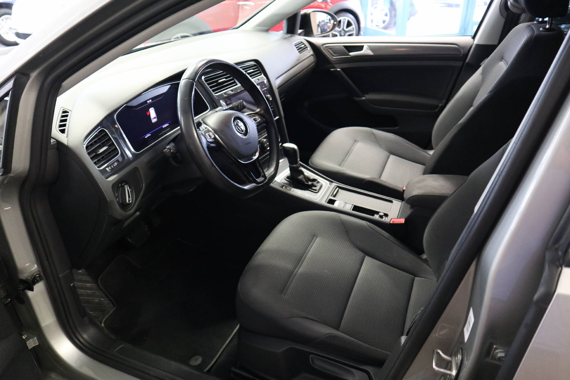 VW Golf VII Variant 2.0 TDI Comfortline DSG 4m-image-11