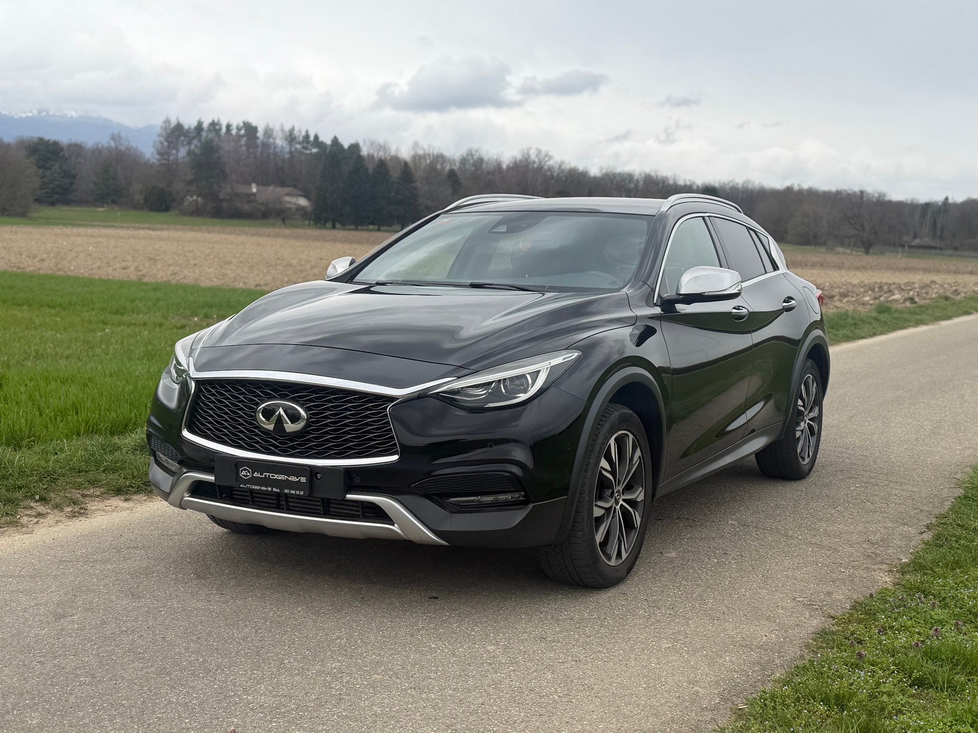 INFINITI QX30 2.2d Luxe Tech DCT AWD-image-2