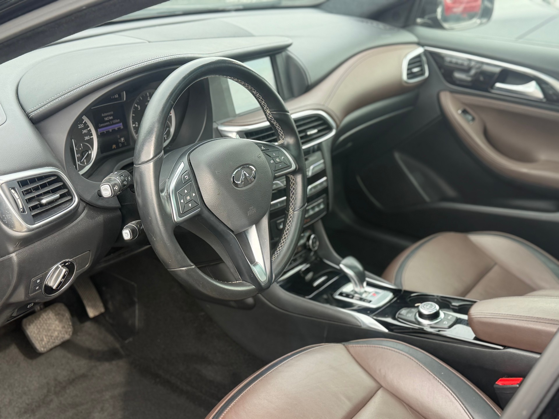 INFINITI QX30 2.2d Luxe Tech DCT AWD-image-14
