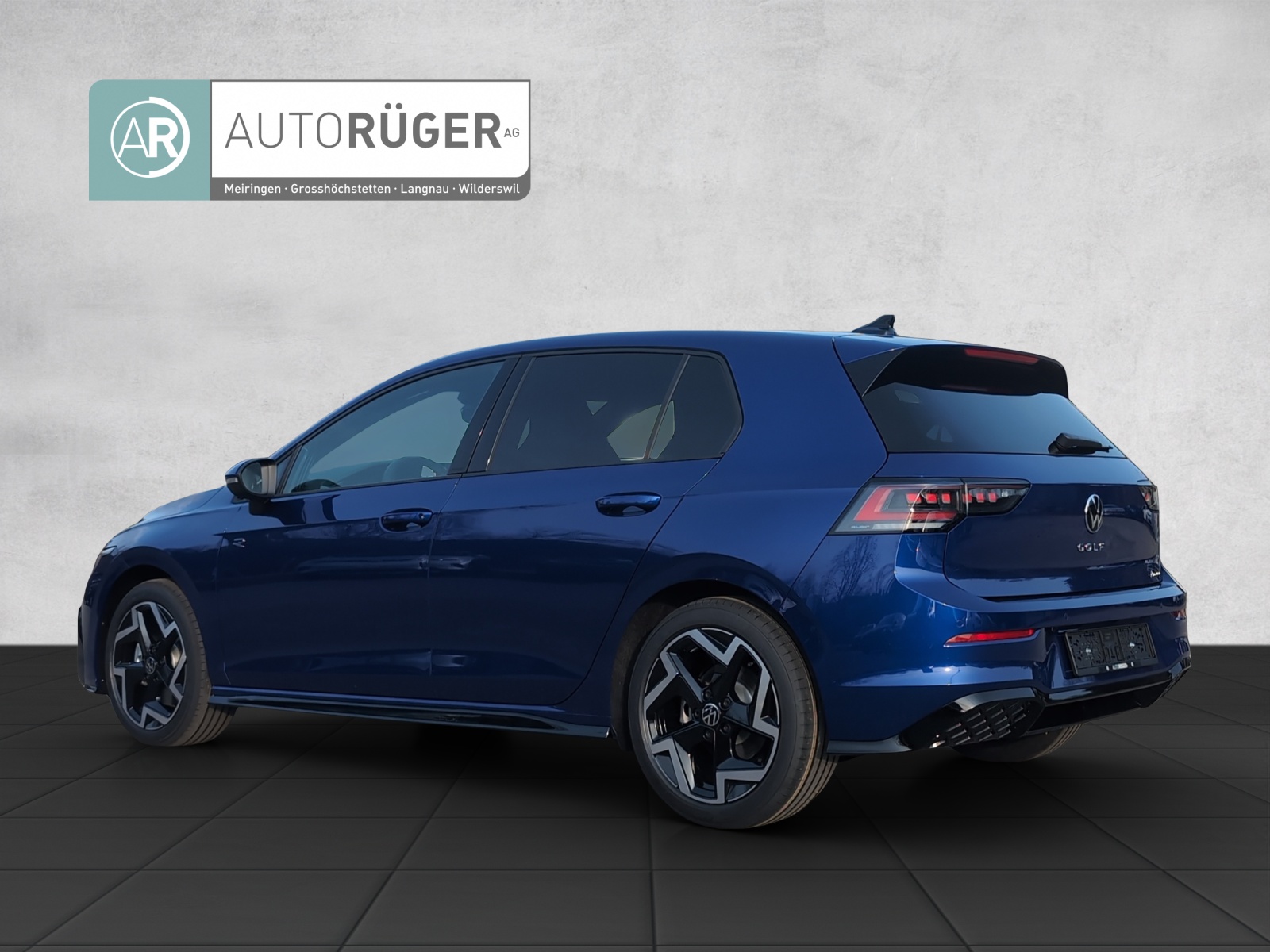 VW Golf R-Line 4 Motion-image-3