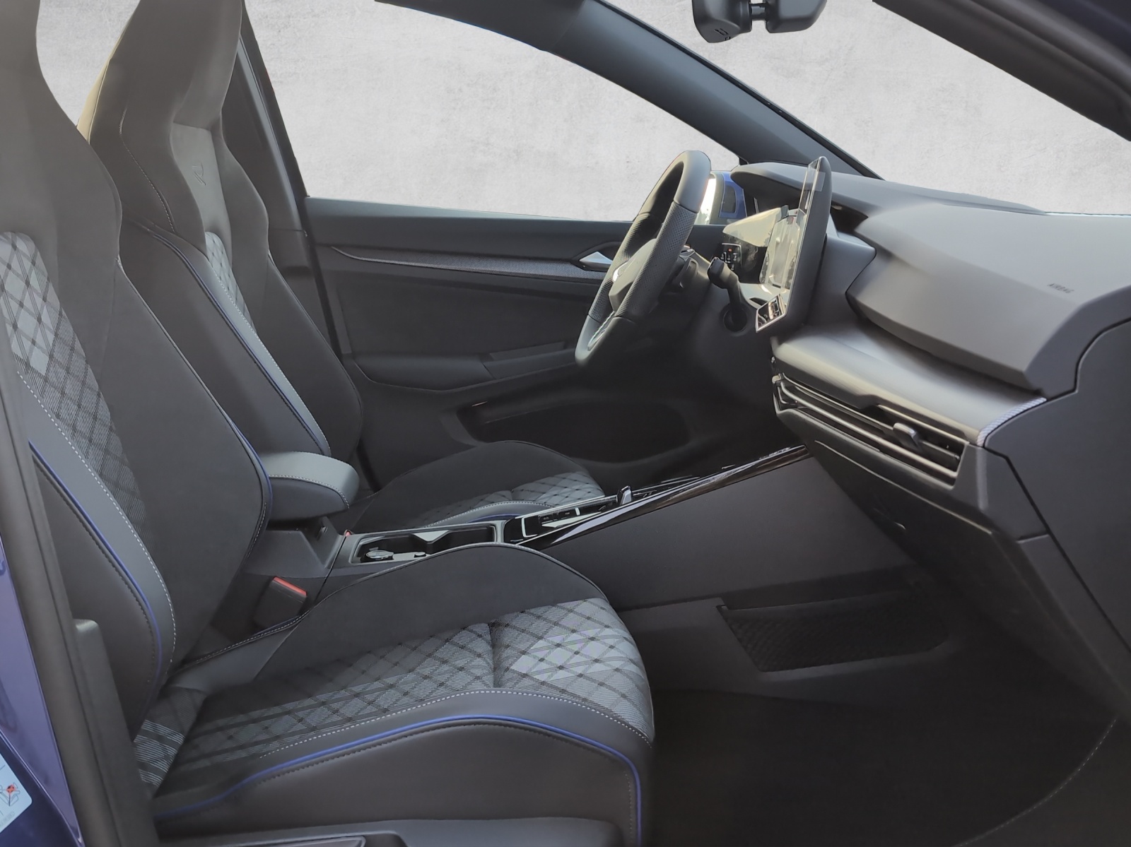 VW Golf R-Line 4 Motion-image-12