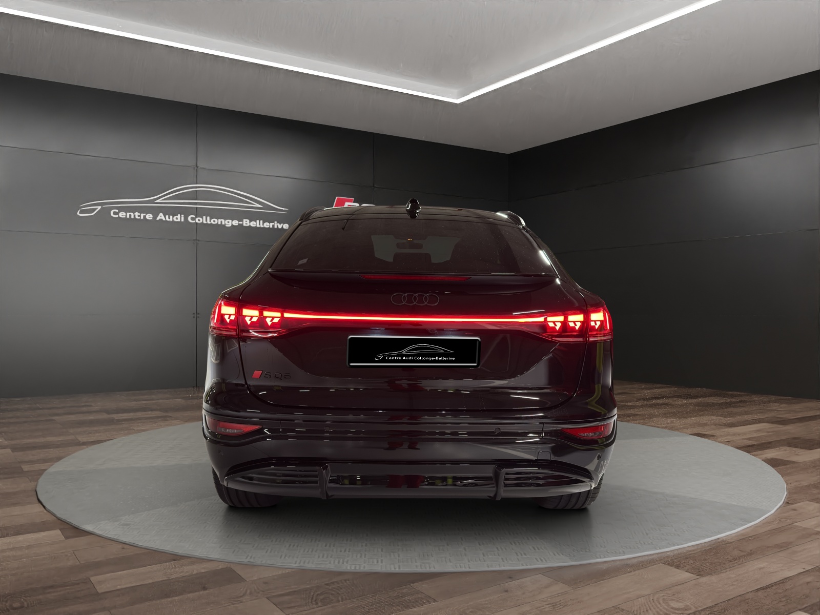 AUDI SQ6 Sportback e-tron quattro-image-4