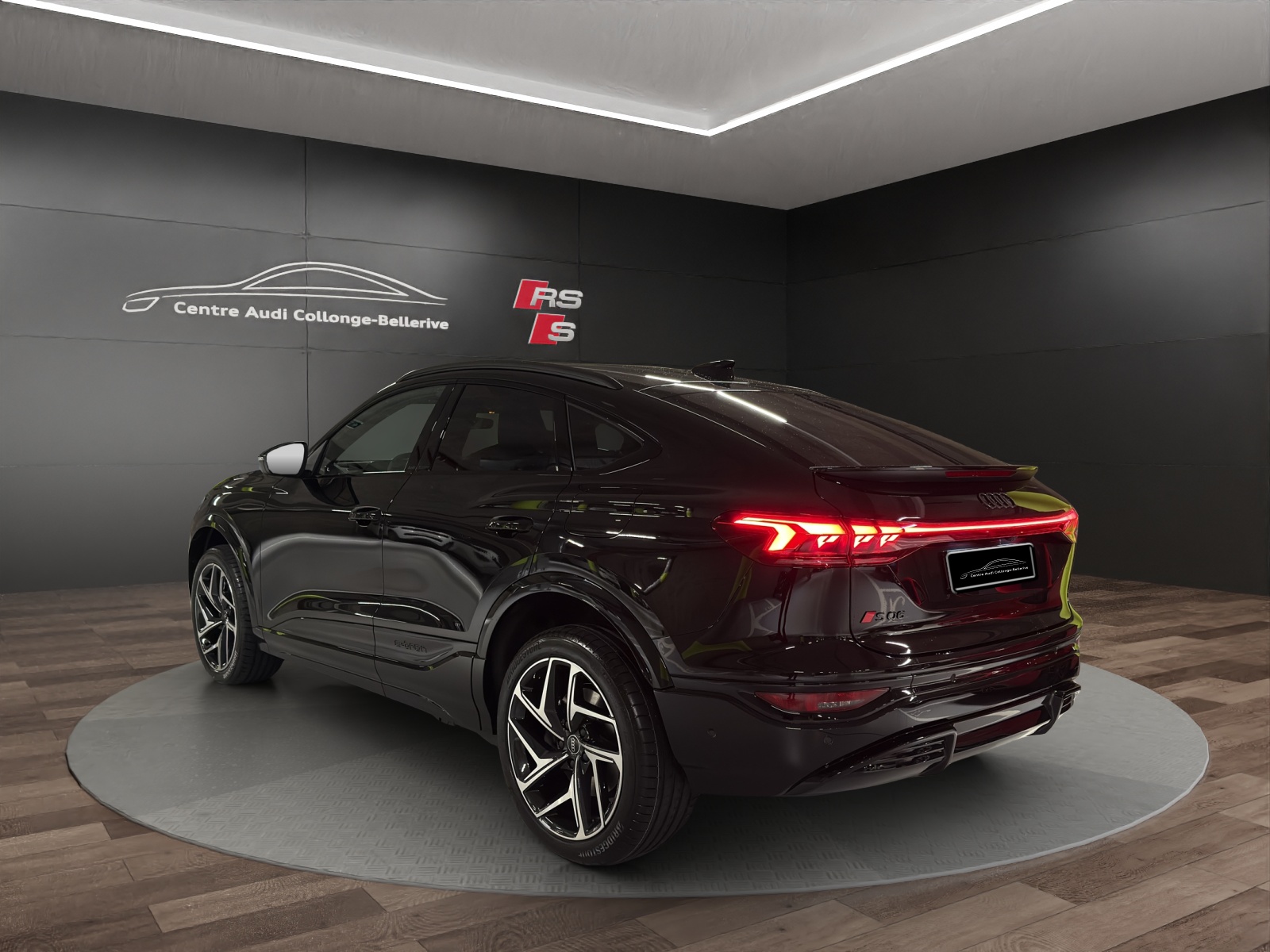 AUDI SQ6 Sportback e-tron quattro-image-3