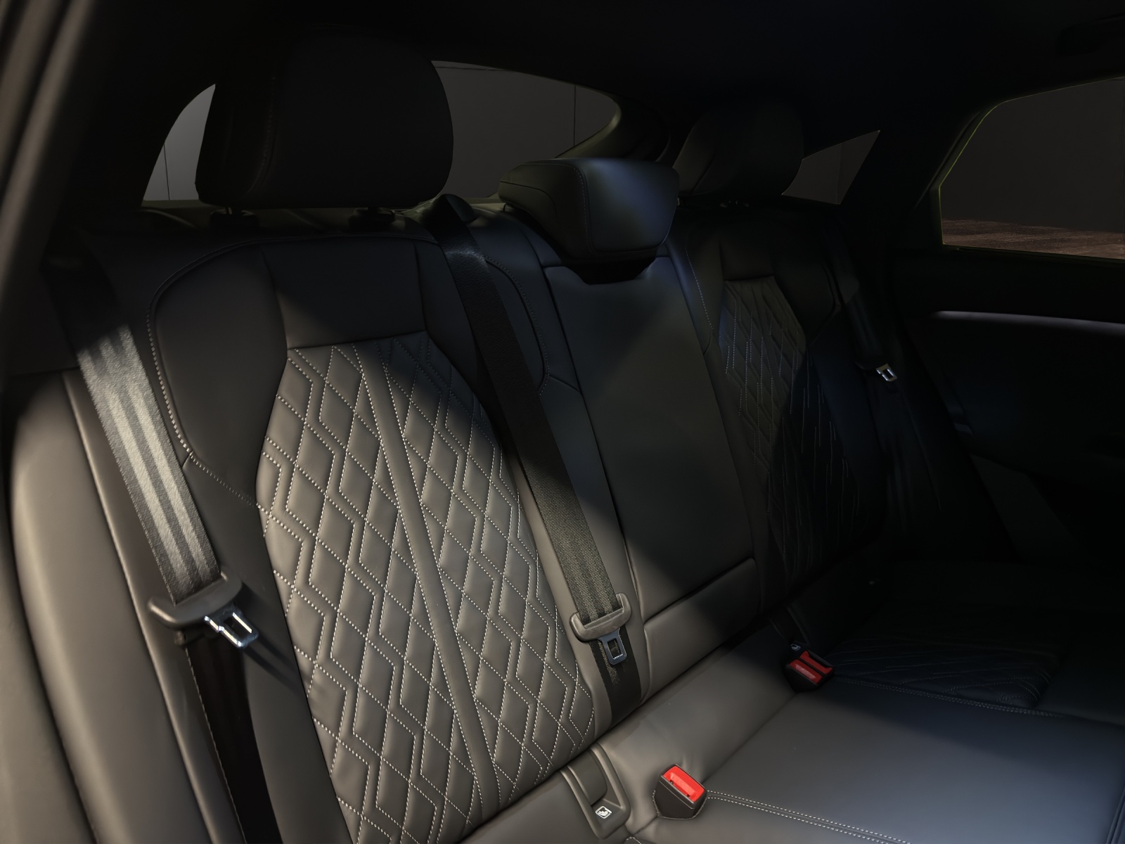 AUDI SQ6 Sportback e-tron quattro-image-14