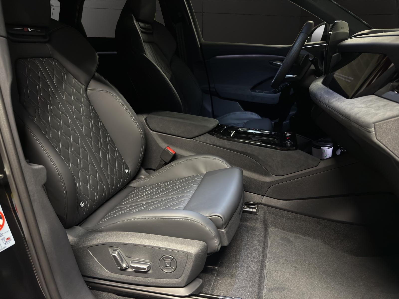 AUDI SQ6 Sportback e-tron quattro-image-13