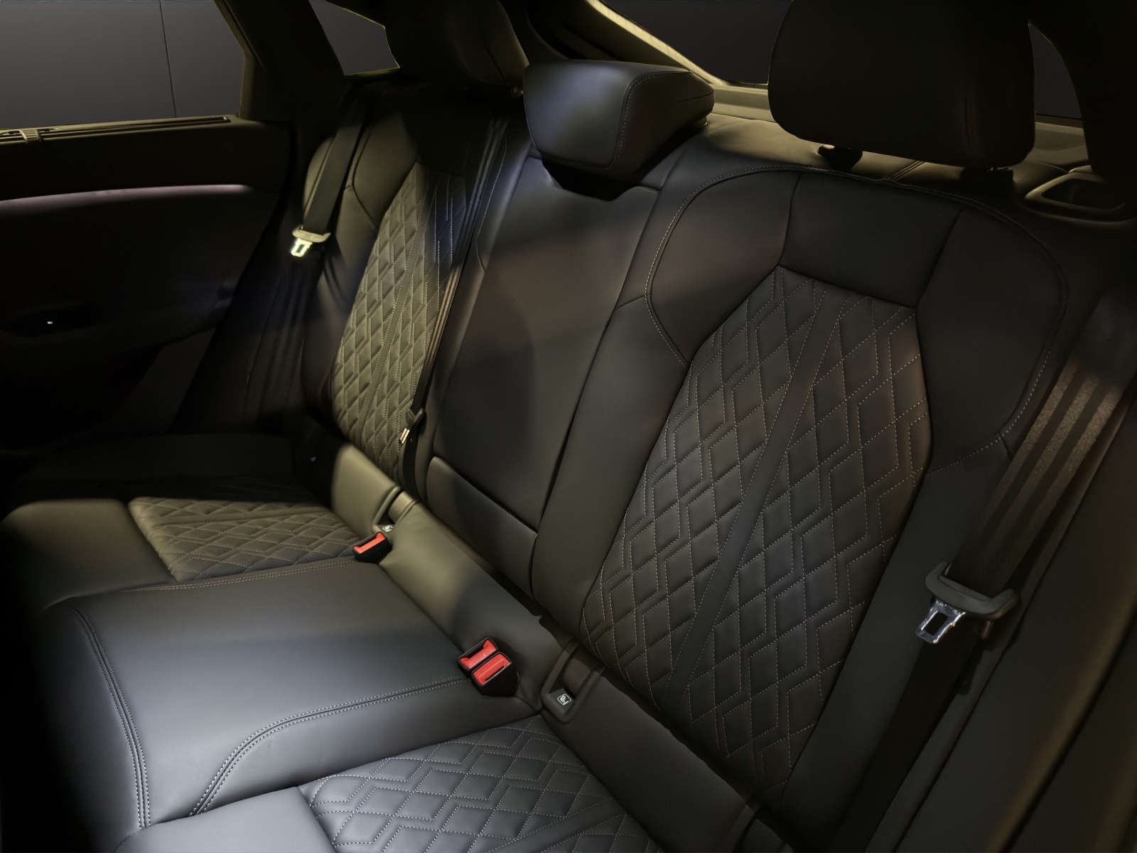 AUDI SQ6 Sportback e-tron quattro-image-10