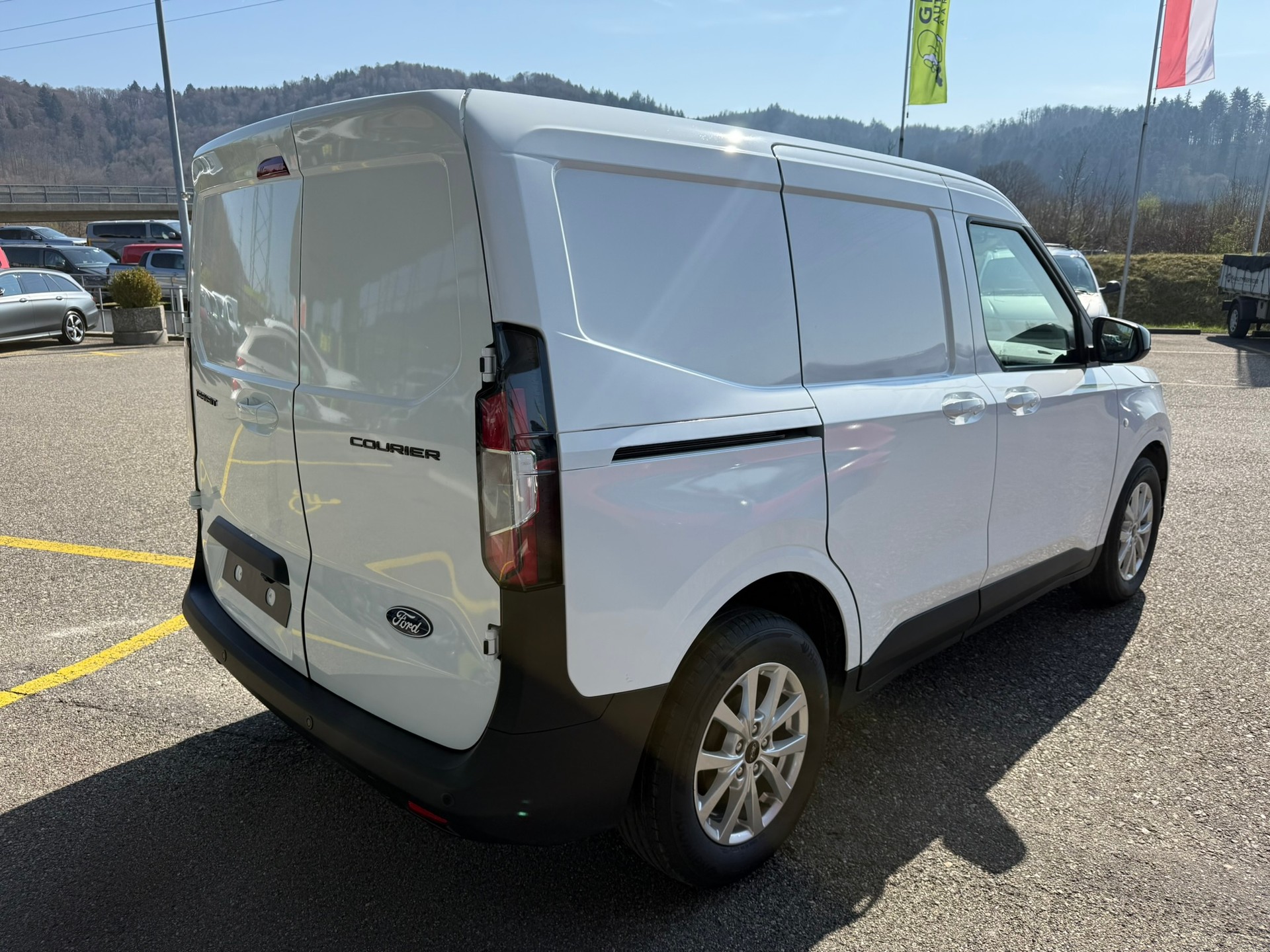FORD Transit Courier Van 1.0 EcoBoost Limited Automat-image-5