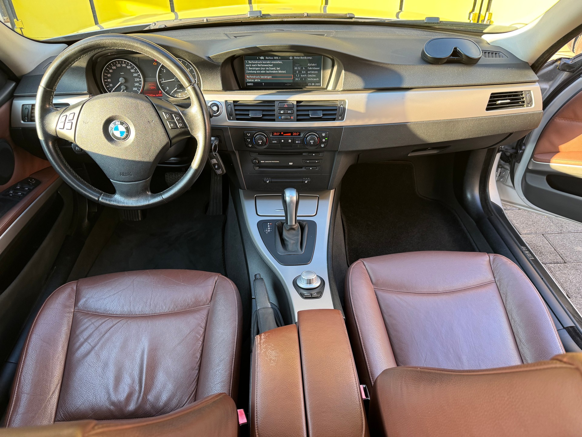 BMW 320i Touring-image-6