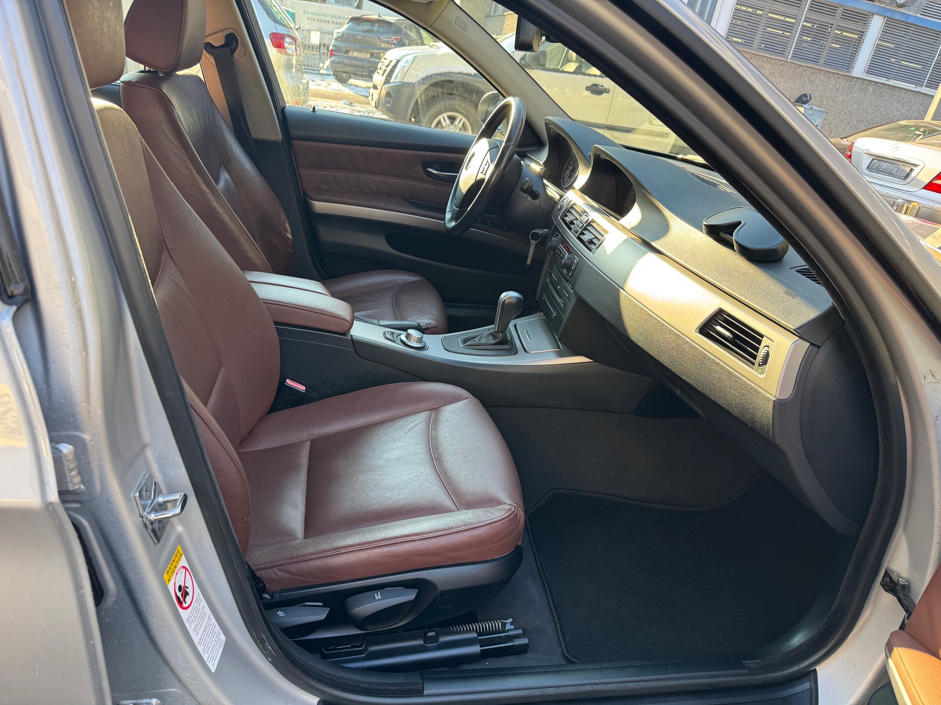 BMW 320i Touring-image-5