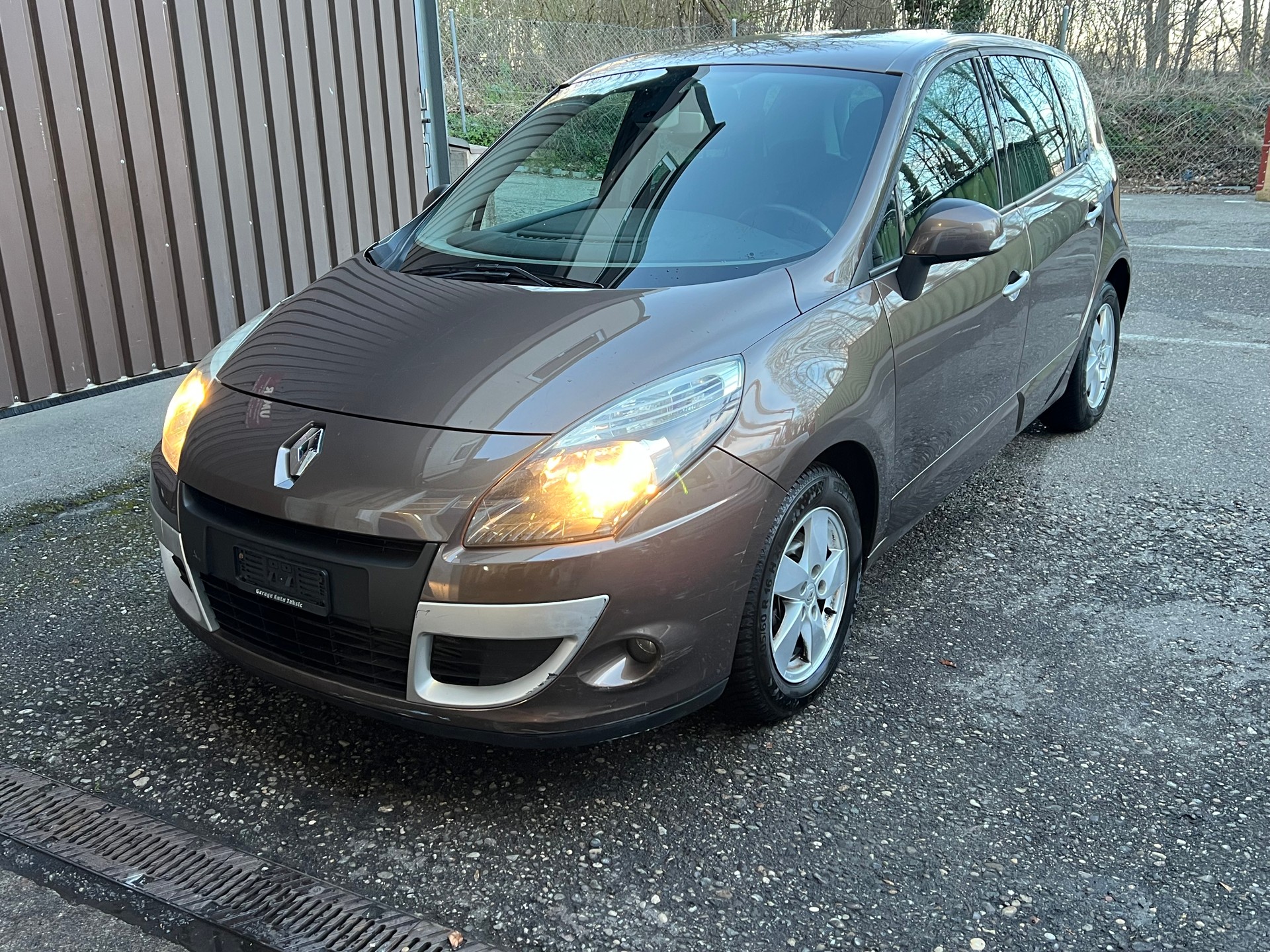 RENAULT Scénic 1.4 16V Turbo Privilège-image-0