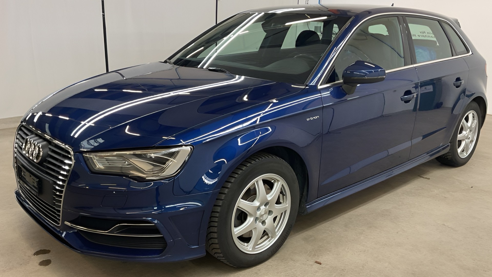 AUDI A3 Sportback 1.4 e-tron Ambition S-tronic-image-1