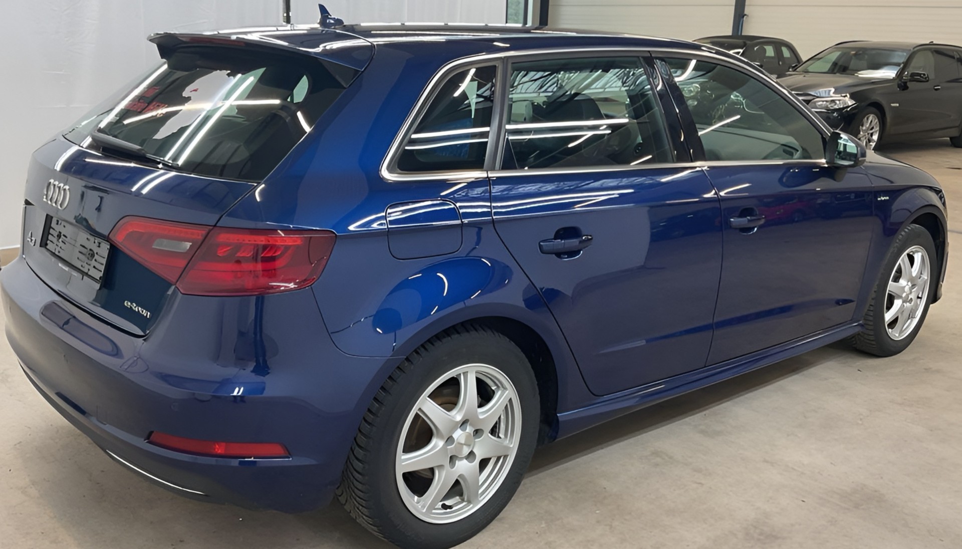 AUDI A3 Sportback 1.4 e-tron Ambition S-tronic-image-2
