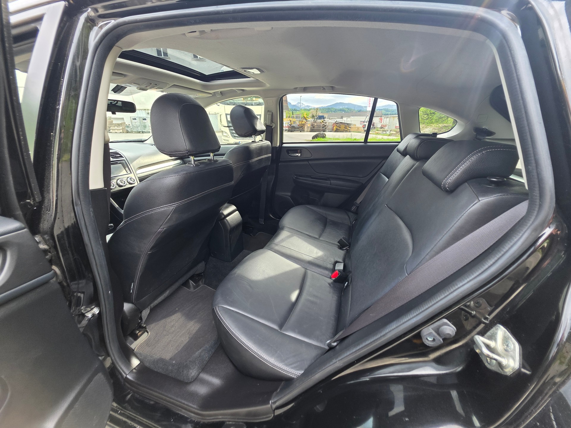 SUBARU XV 2.0 Swiss Three AWD CVT-image-24