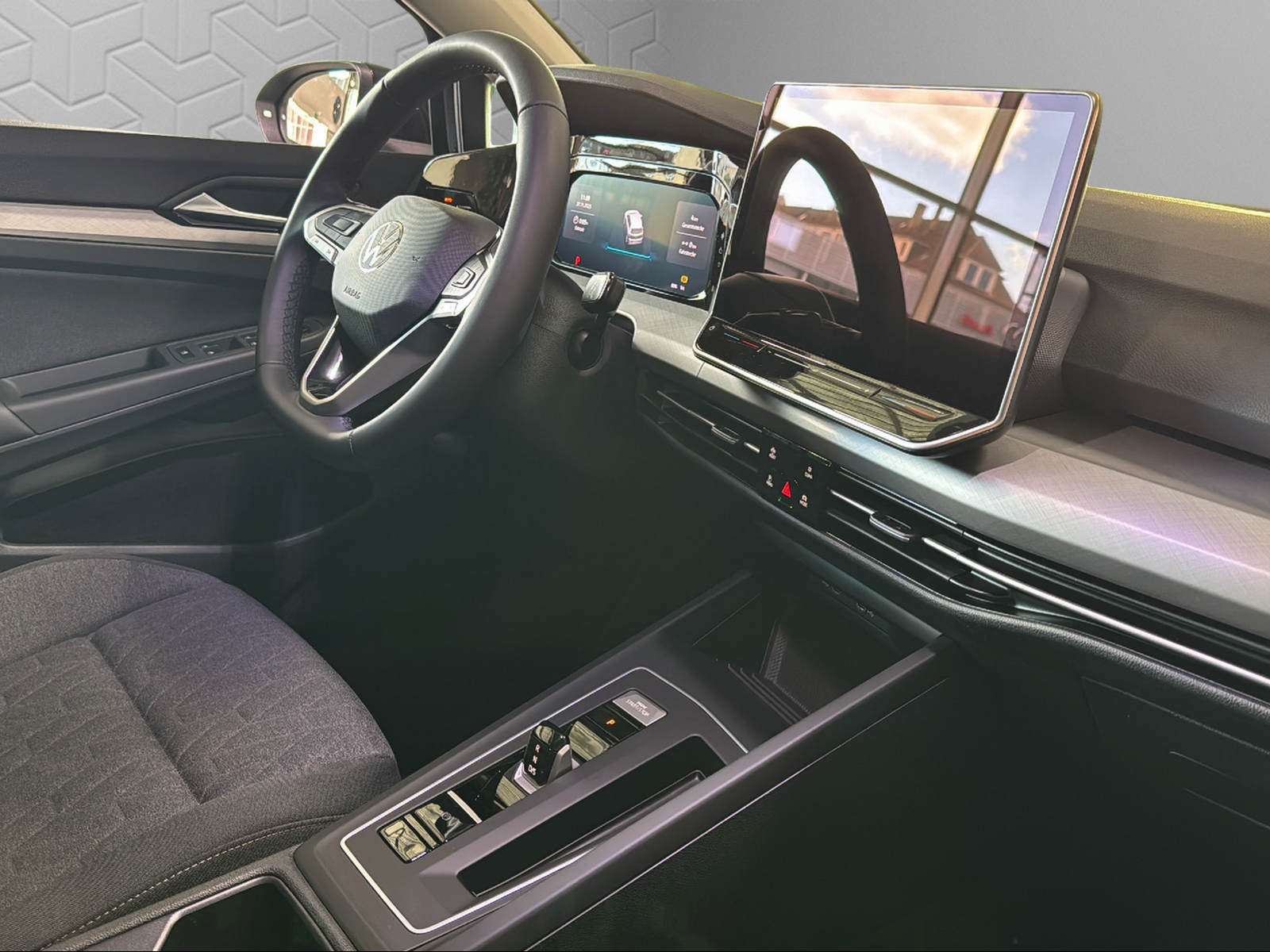VW Golf 1.5 TSI PHEV Life-image-11