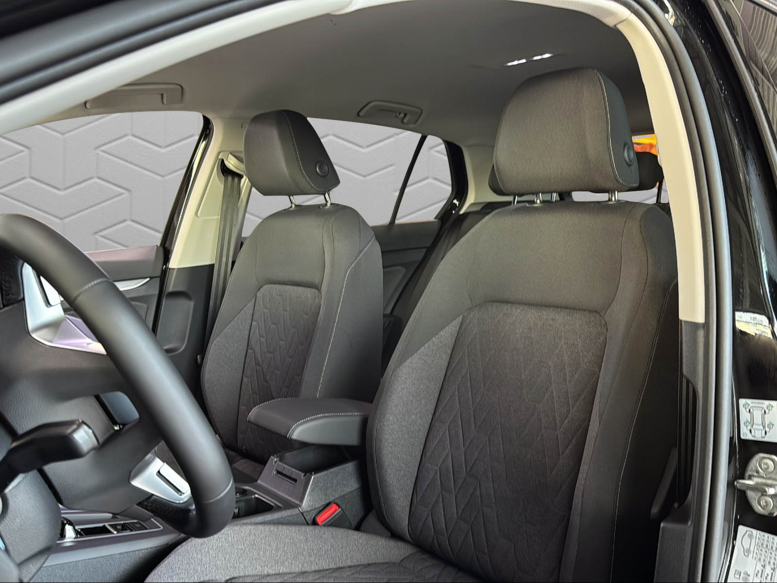 VW Golf 1.5 TSI PHEV Life-image-6