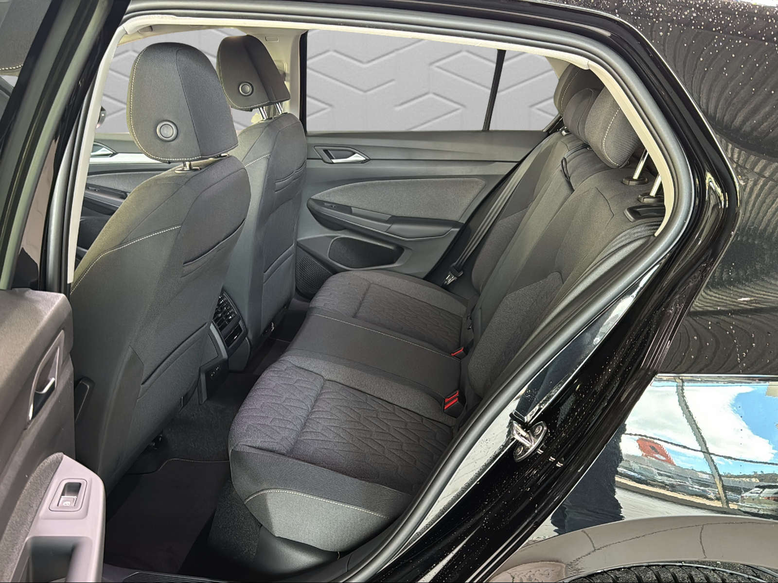 VW Golf 1.5 TSI PHEV Life-image-12