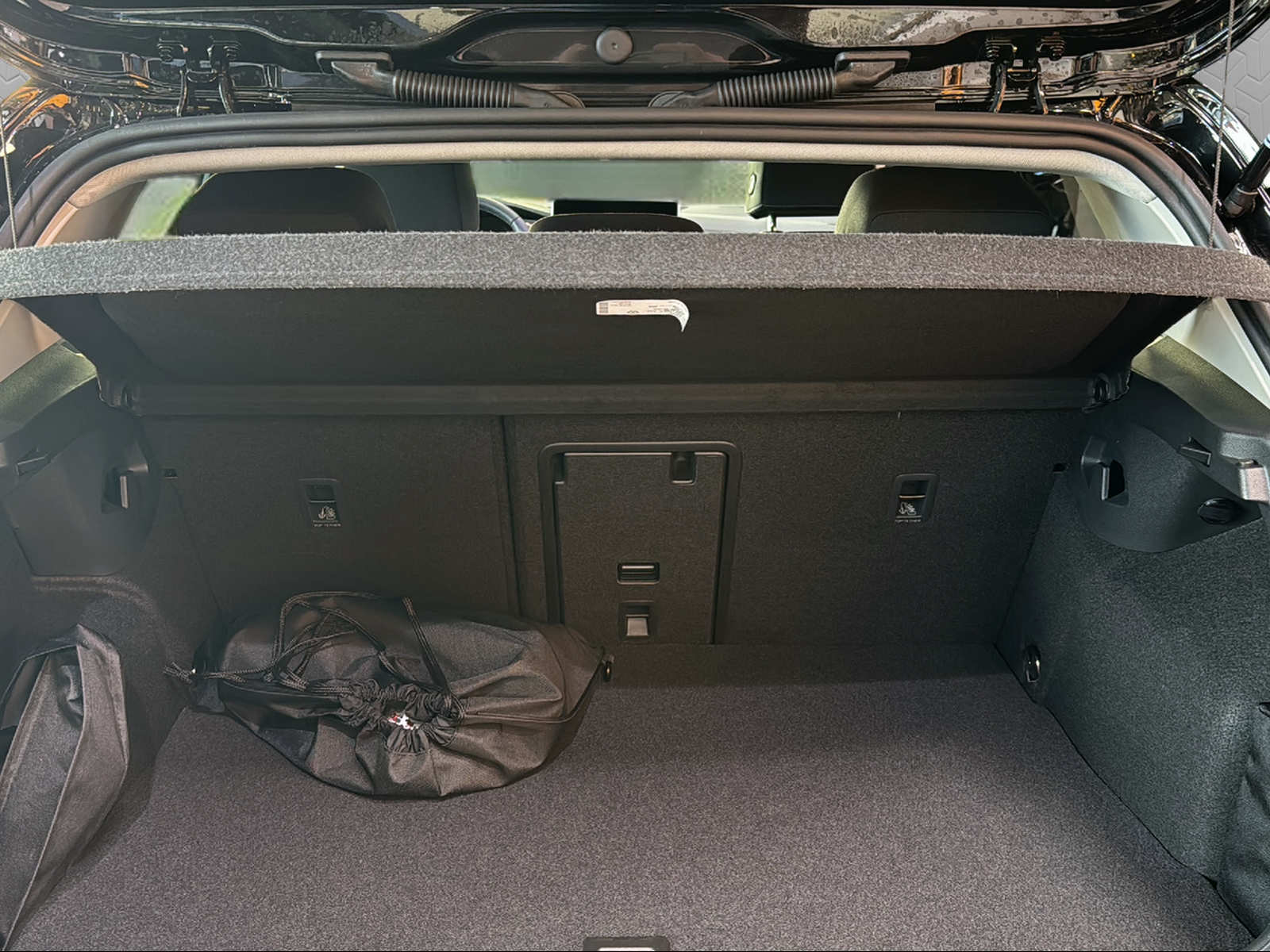 VW Golf 1.5 TSI PHEV Life-image-13