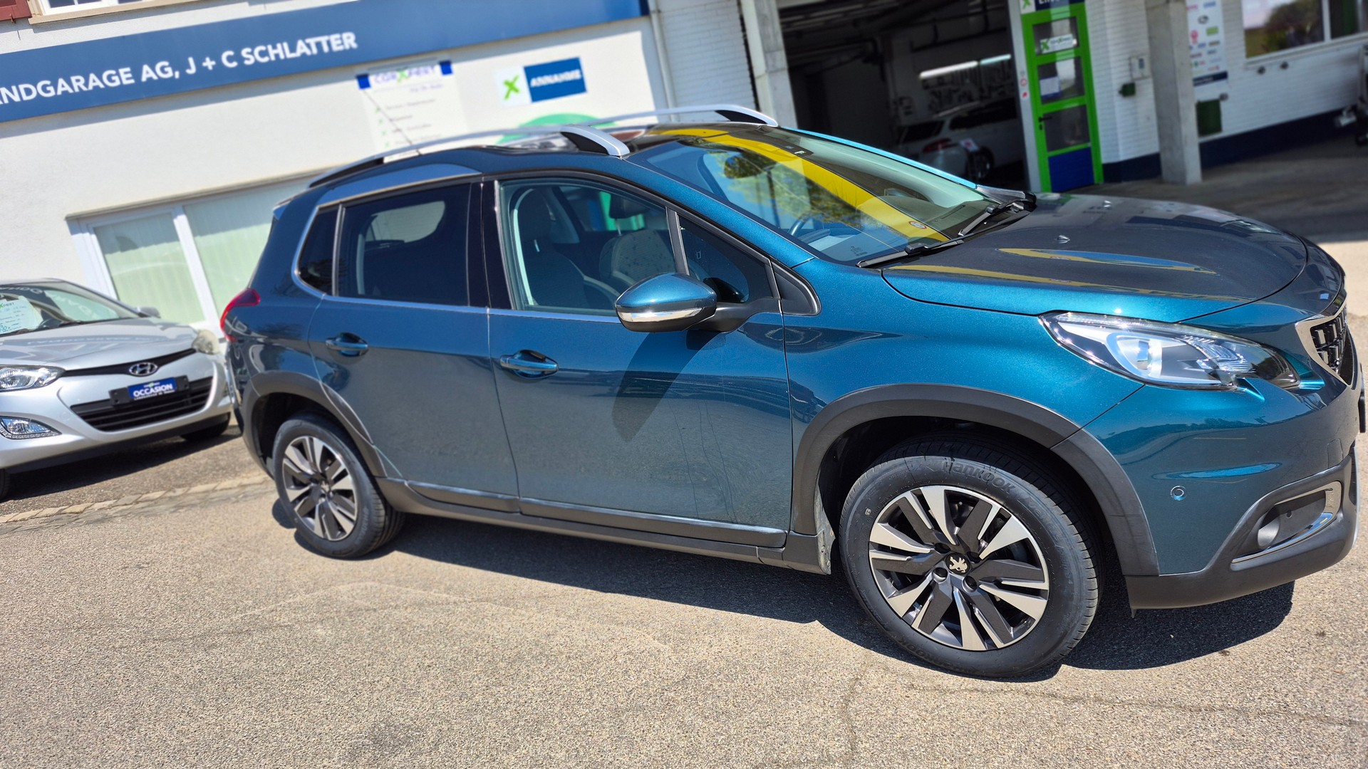 PEUGEOT 2008 1.2 PureTech Allure EAT6-image-1
