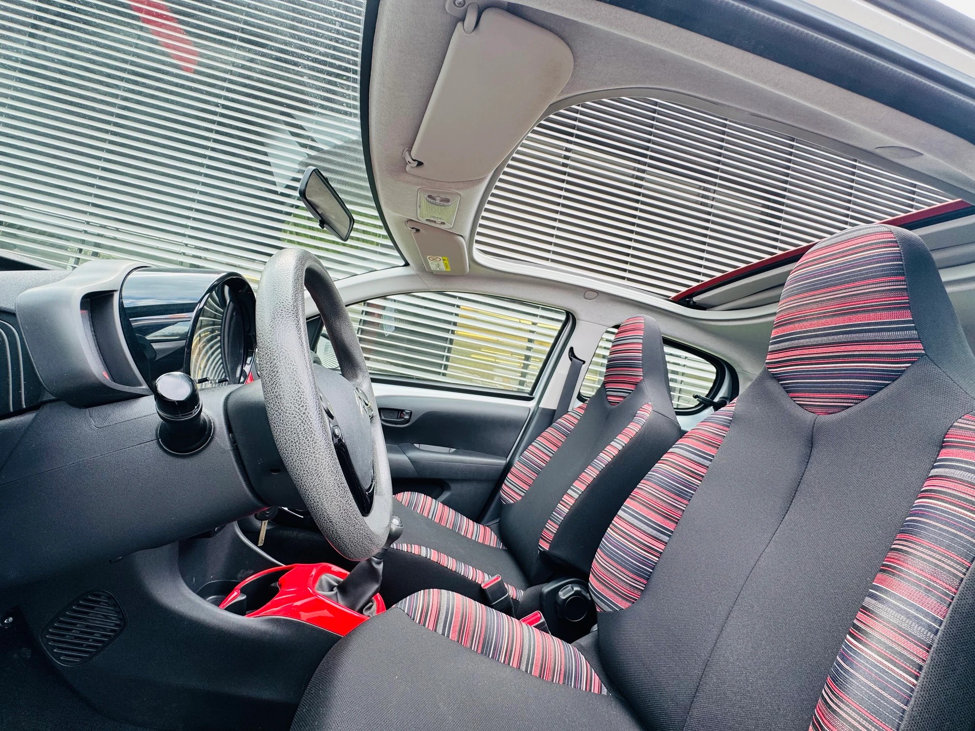 CITROEN C1 1.0 VTi Feel Edition Airscape Cabriolet-image-1