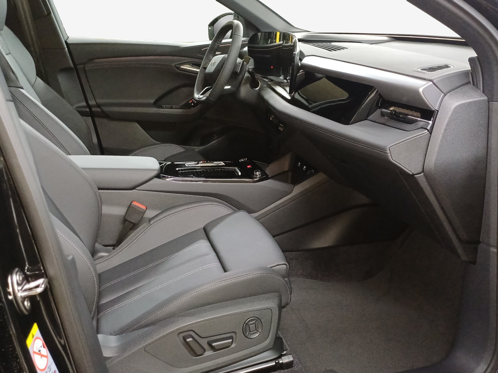 AUDI Q6 e-tron quattro-image-13