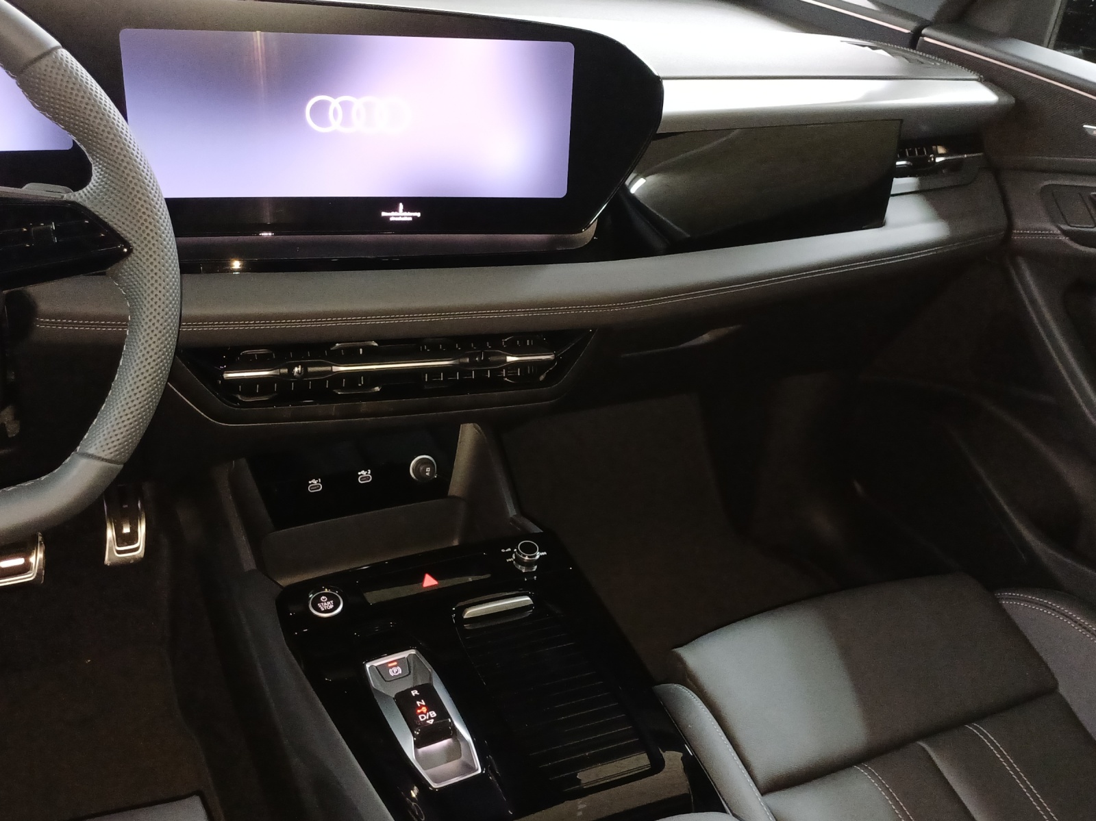 AUDI Q6 e-tron quattro-image-10
