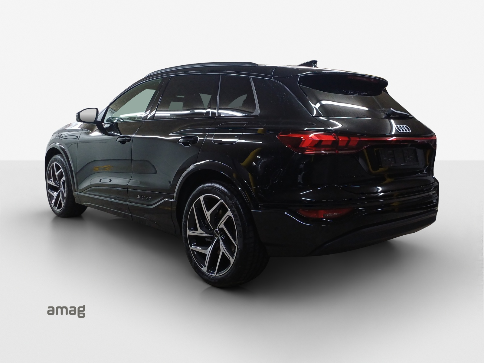 AUDI Q6 e-tron quattro-image-2