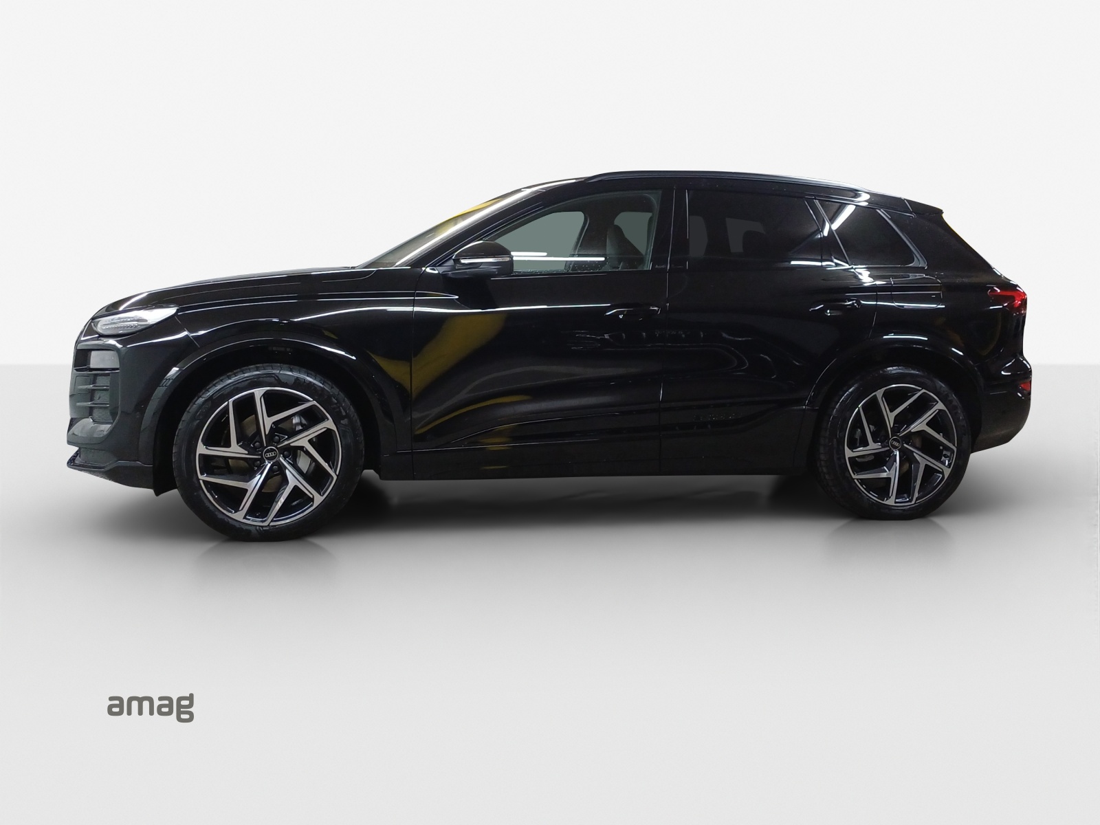 AUDI Q6 e-tron quattro-image-1