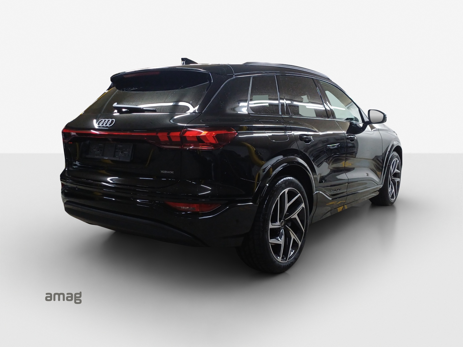AUDI Q6 e-tron quattro-image-4