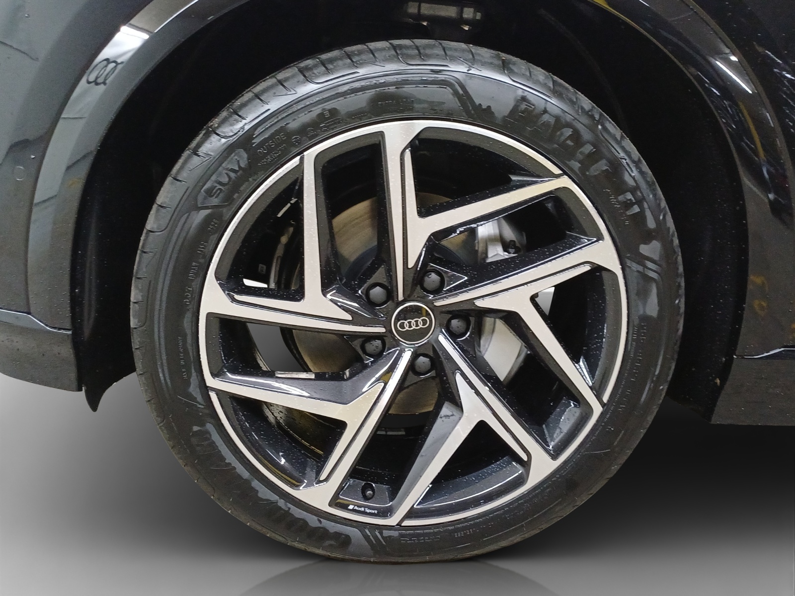 AUDI Q6 e-tron quattro-image-15