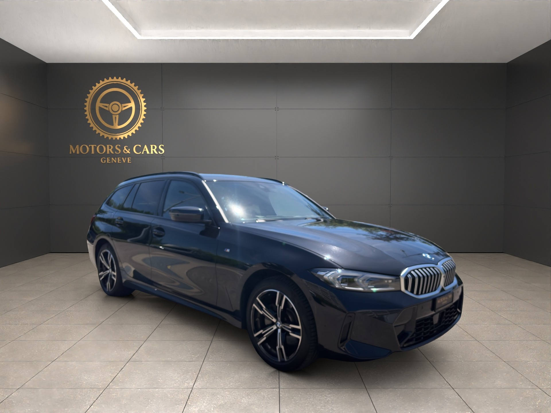 BMW 330e x DriveTouring Steptronic M Sport-image-5