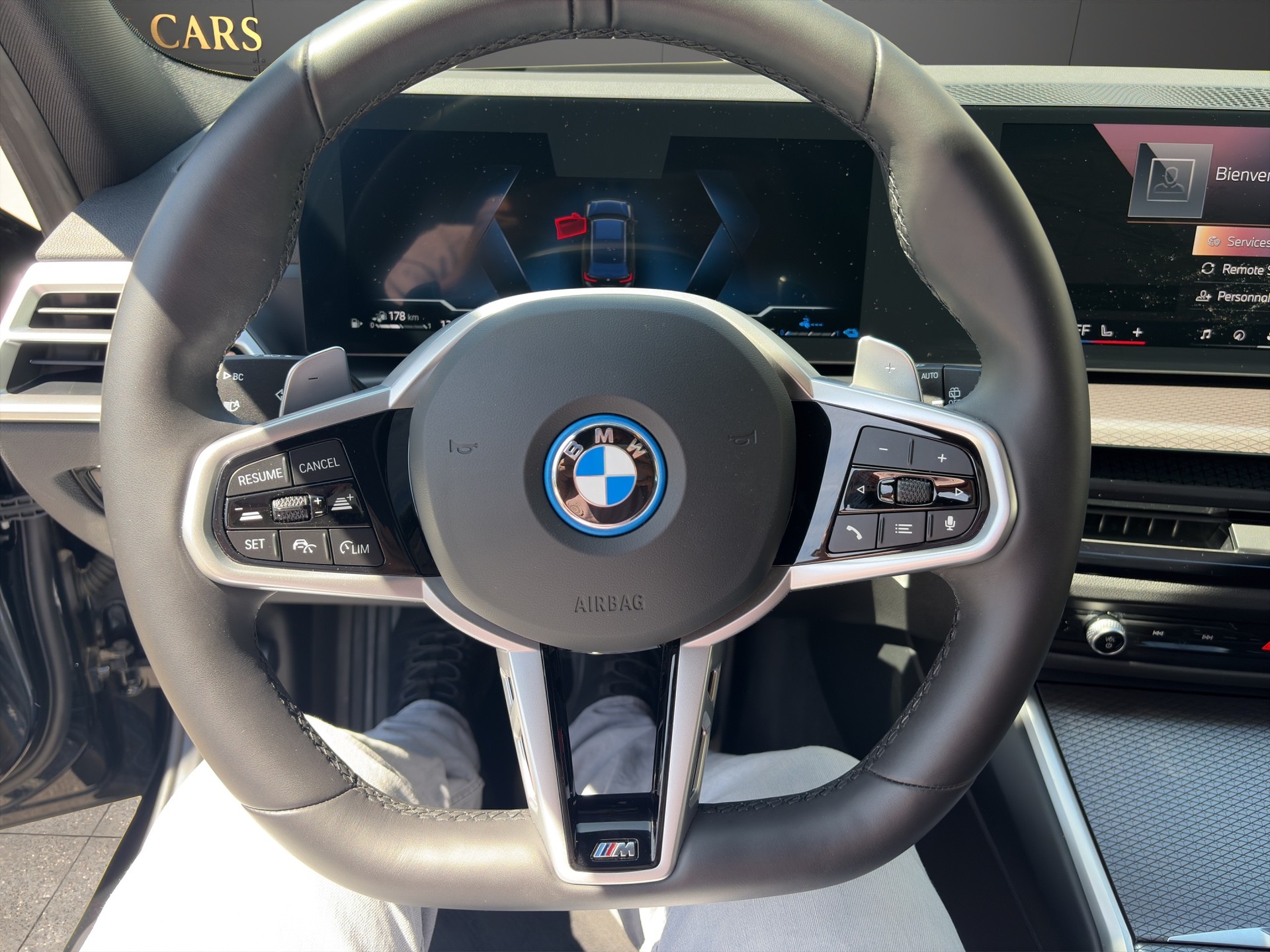 BMW 330e x DriveTouring Steptronic M Sport-image-19