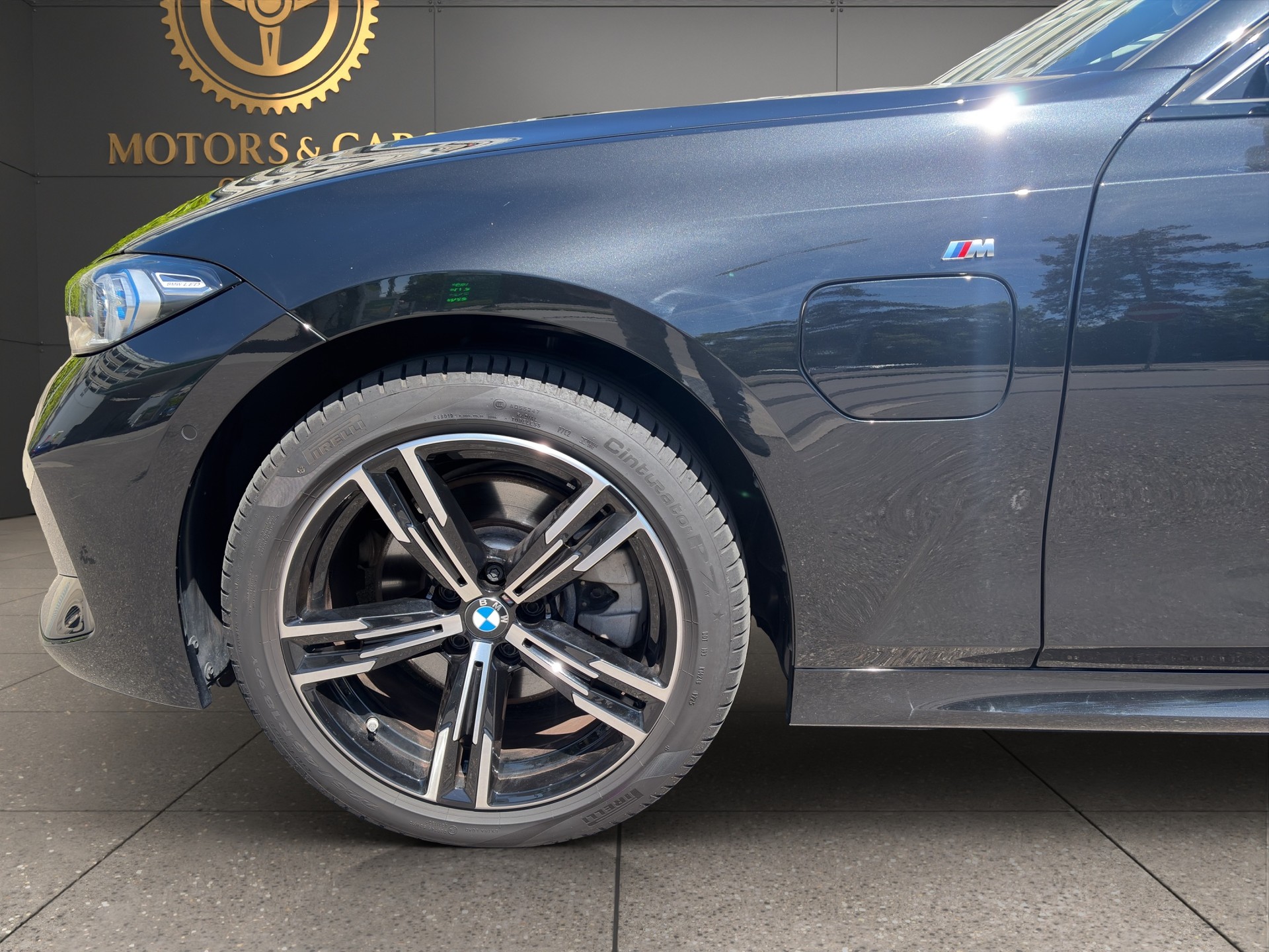 BMW 330e x DriveTouring Steptronic M Sport-image-7