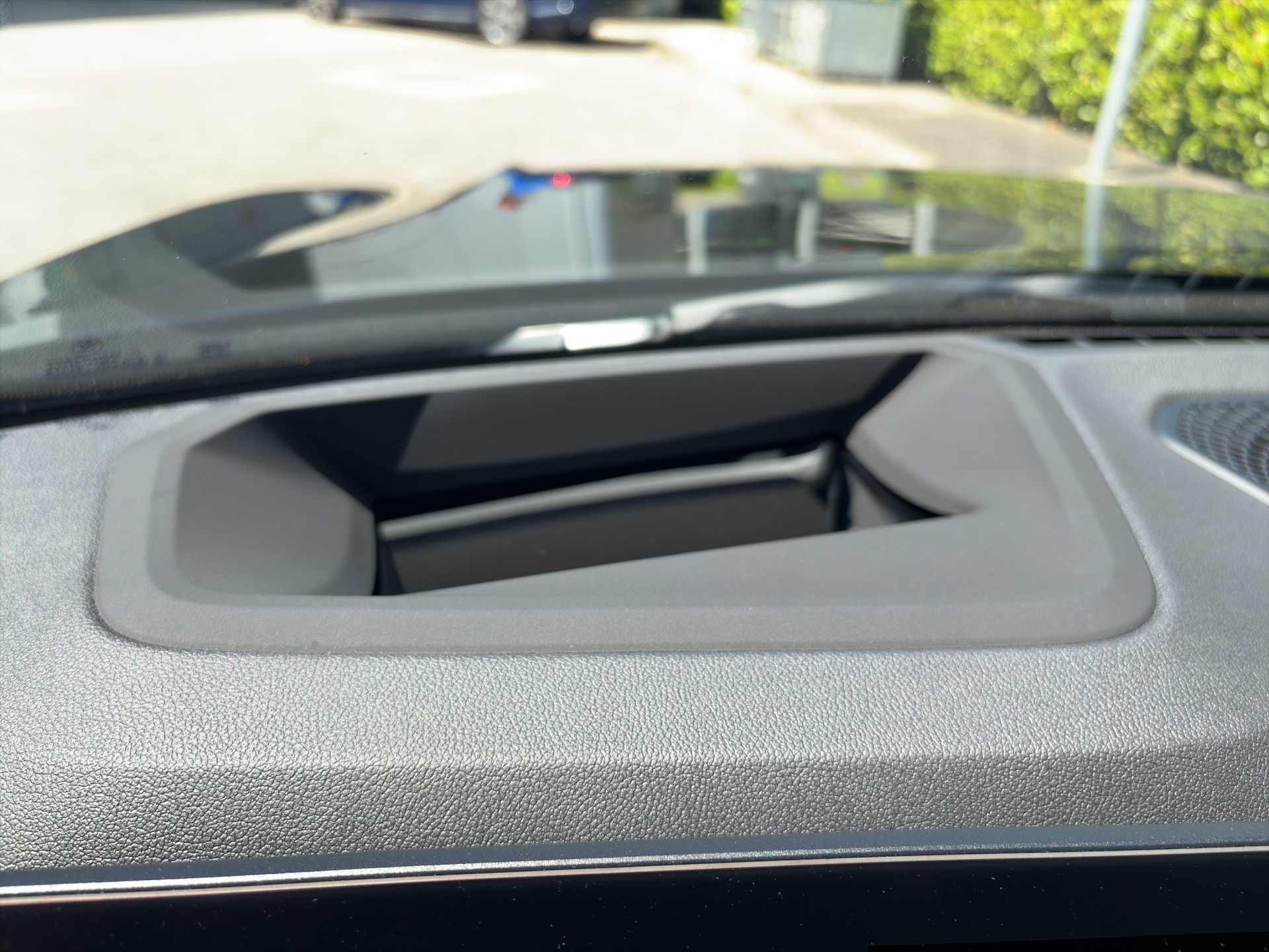 BMW 330e x DriveTouring Steptronic M Sport-image-17