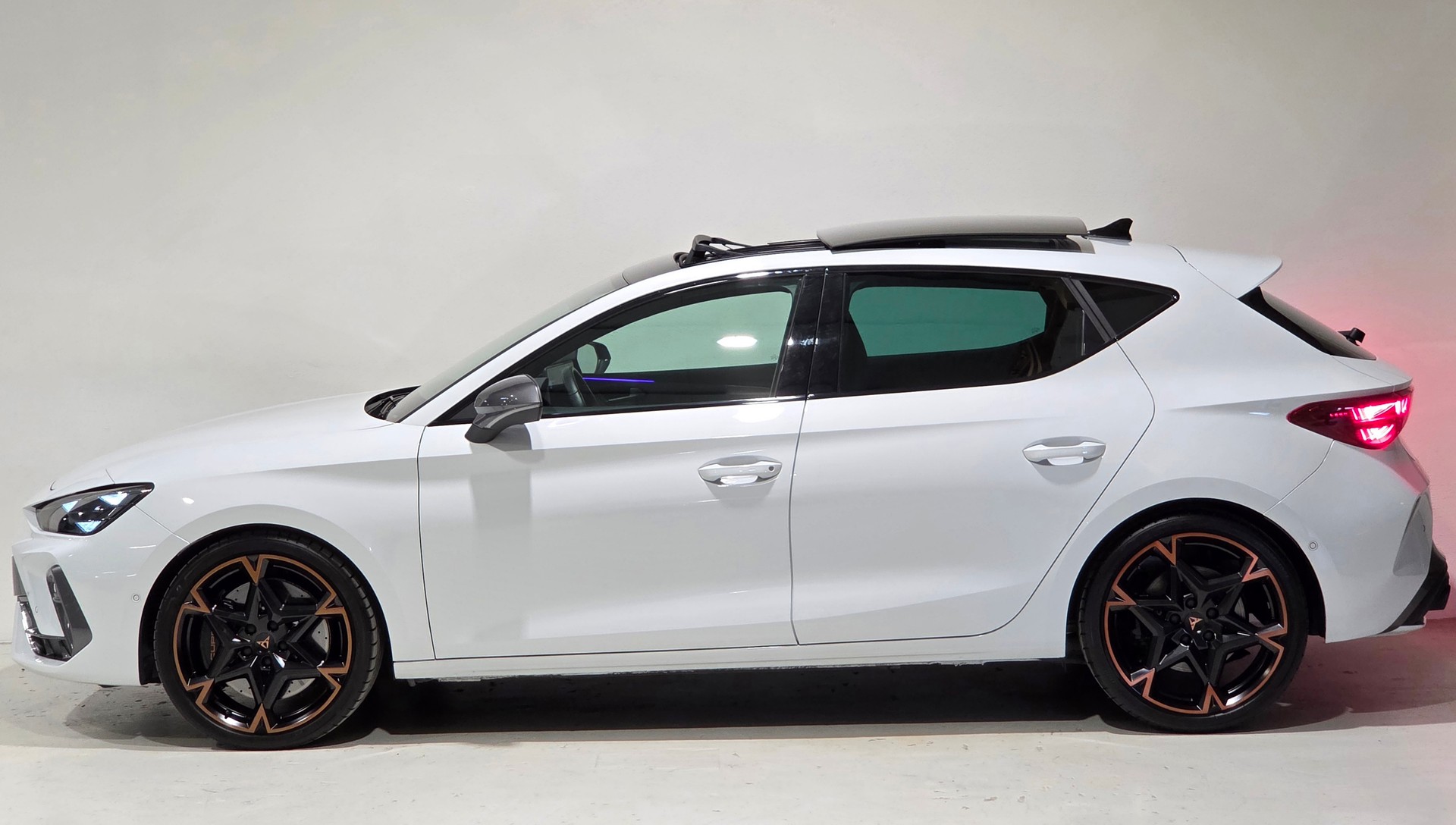 CUPRA LEON 2.0 TSI VZ 300 DSG-showroom-element-2