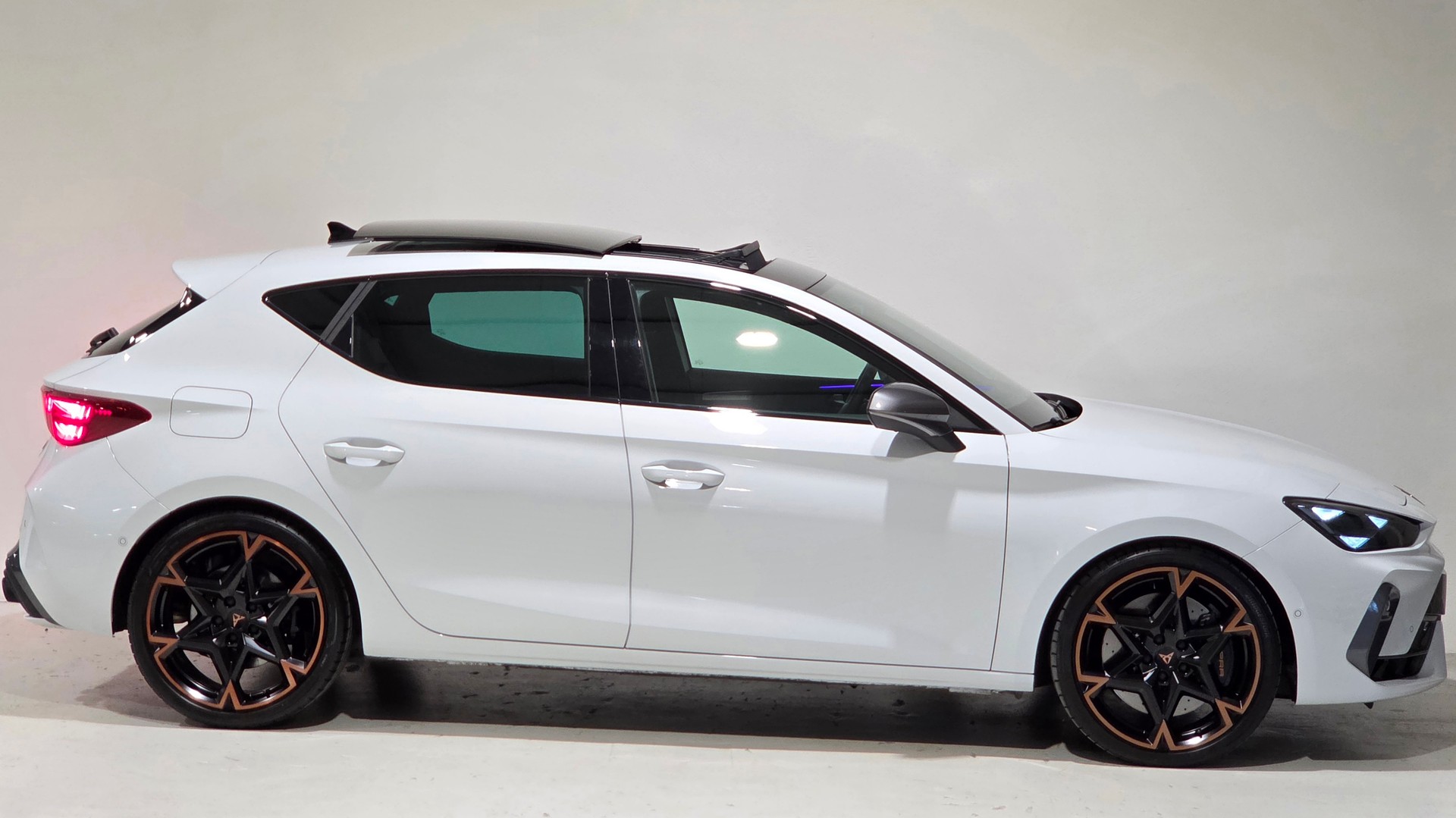 CUPRA LEON 2.0 TSI VZ 300 DSG-image-28