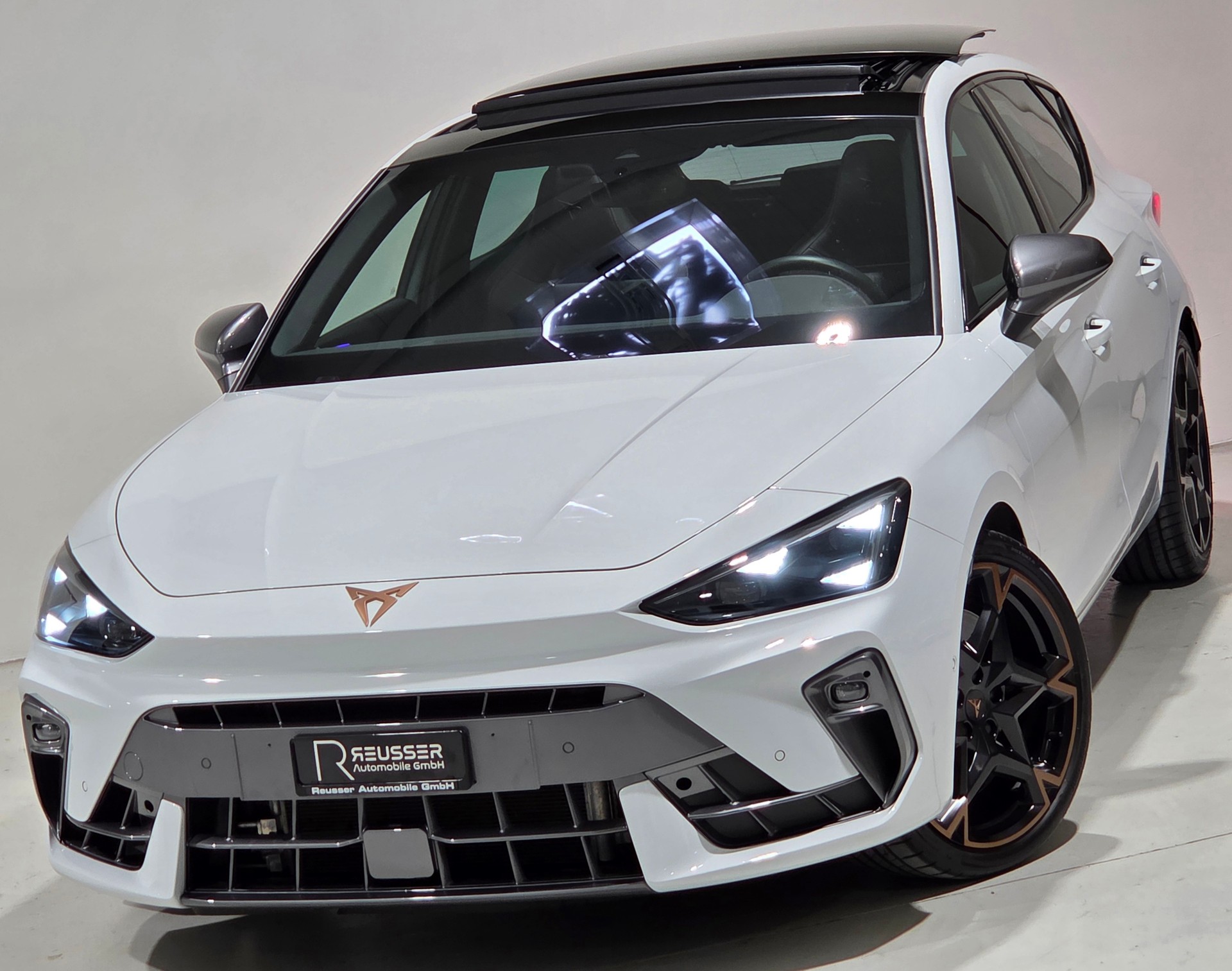 CUPRA LEON 2.0 TSI VZ 300 DSG-showroom-element-1