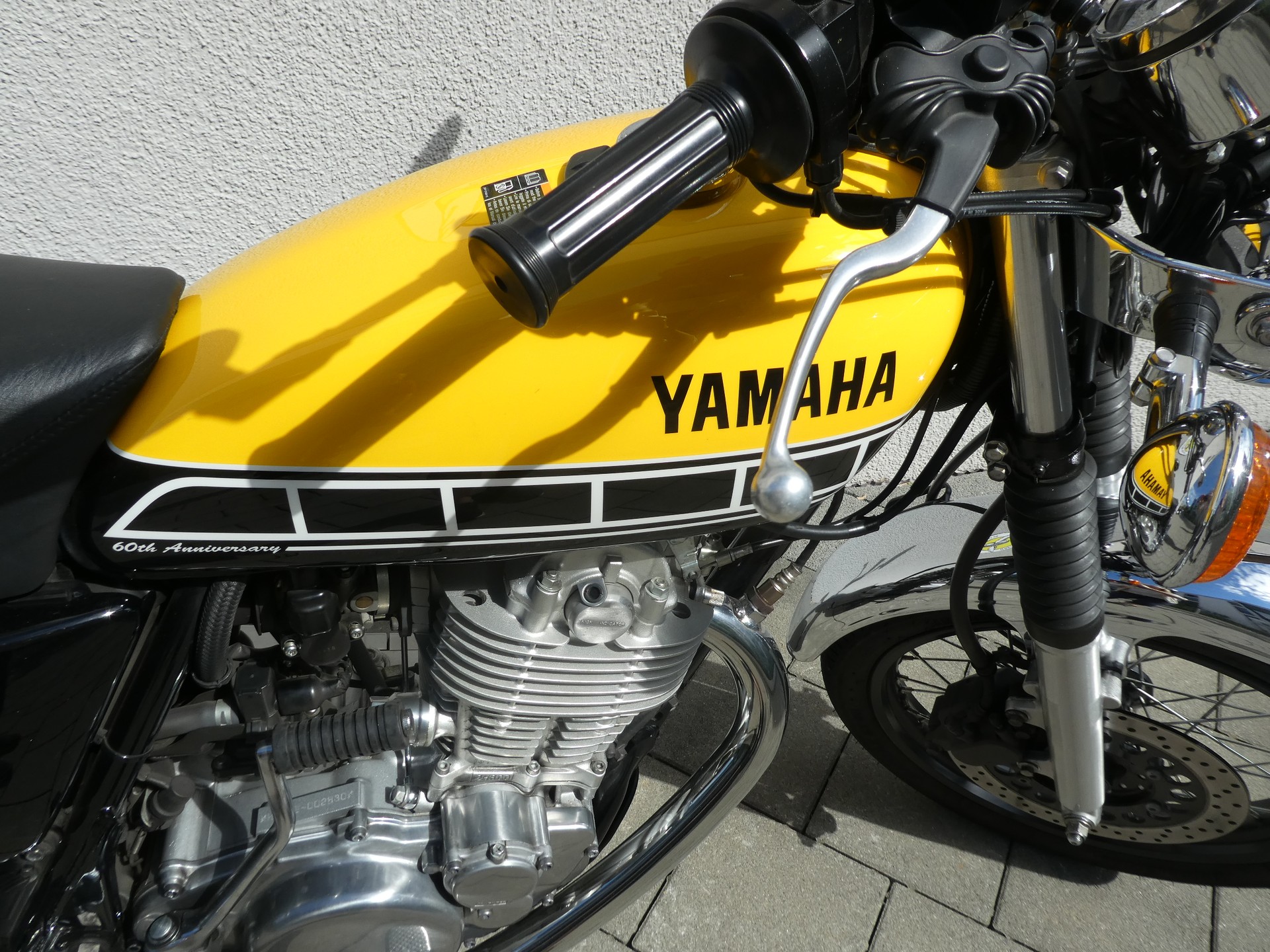 YAMAHA SR 400 60 Anniversary-showroom-element-2