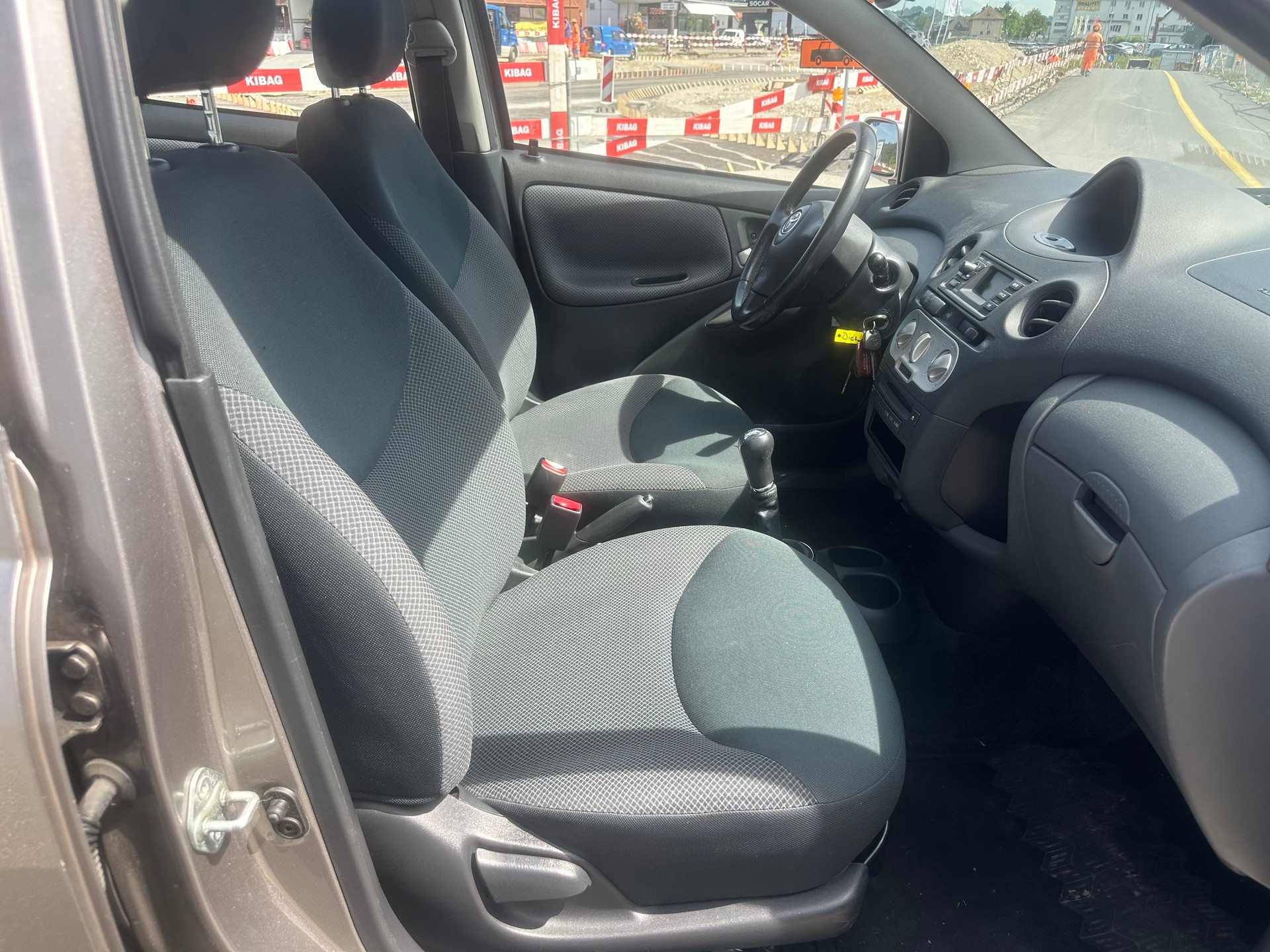 TOYOTA Yaris 1.4 D-4D Linea Luna-image-11