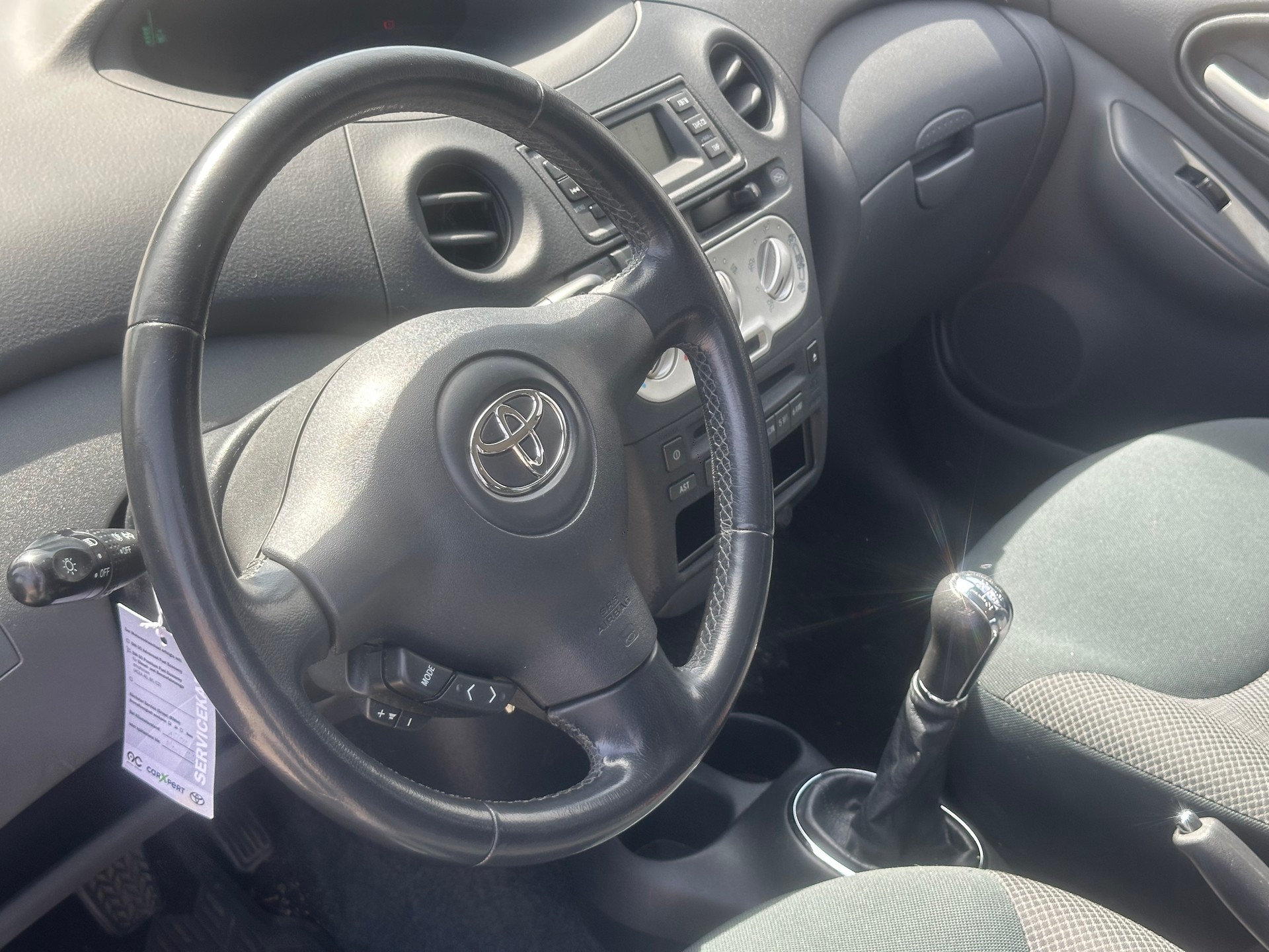 TOYOTA Yaris 1.4 D-4D Linea Luna-image-9