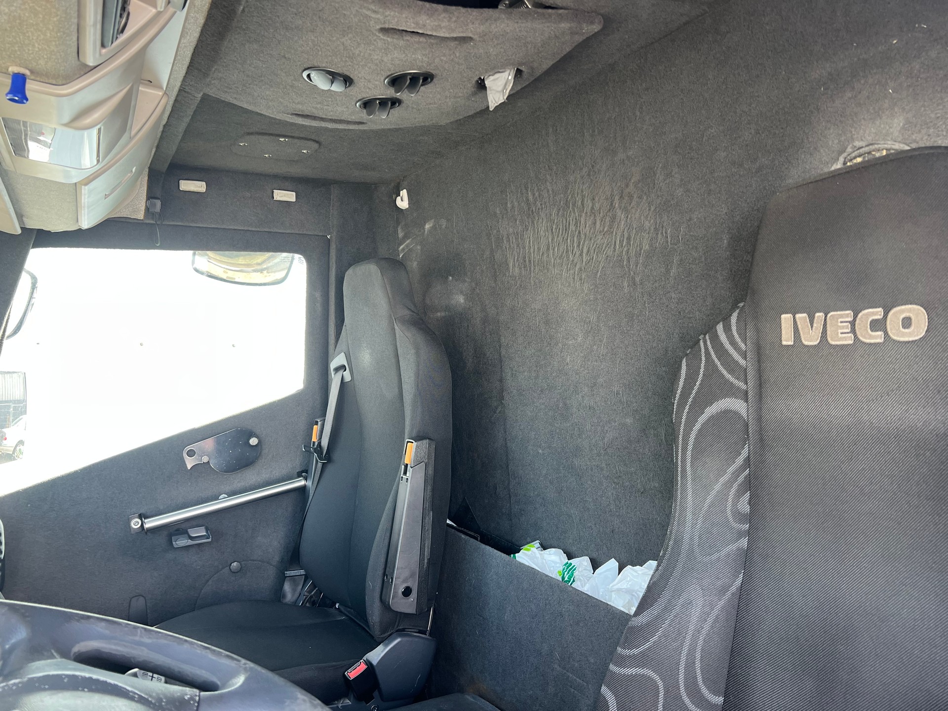 IVECO Eurocargo 120E22 * EURO 5*Véhicule blindée transport de font*Ridelle élévatrice 2'200Kg*-image-13