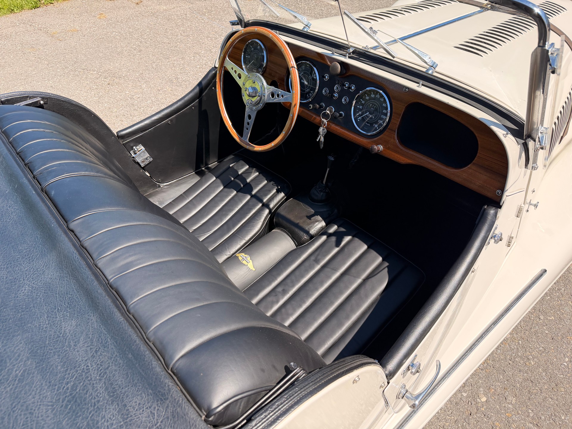 MORGAN Plus 4 - VETERAN-image-12