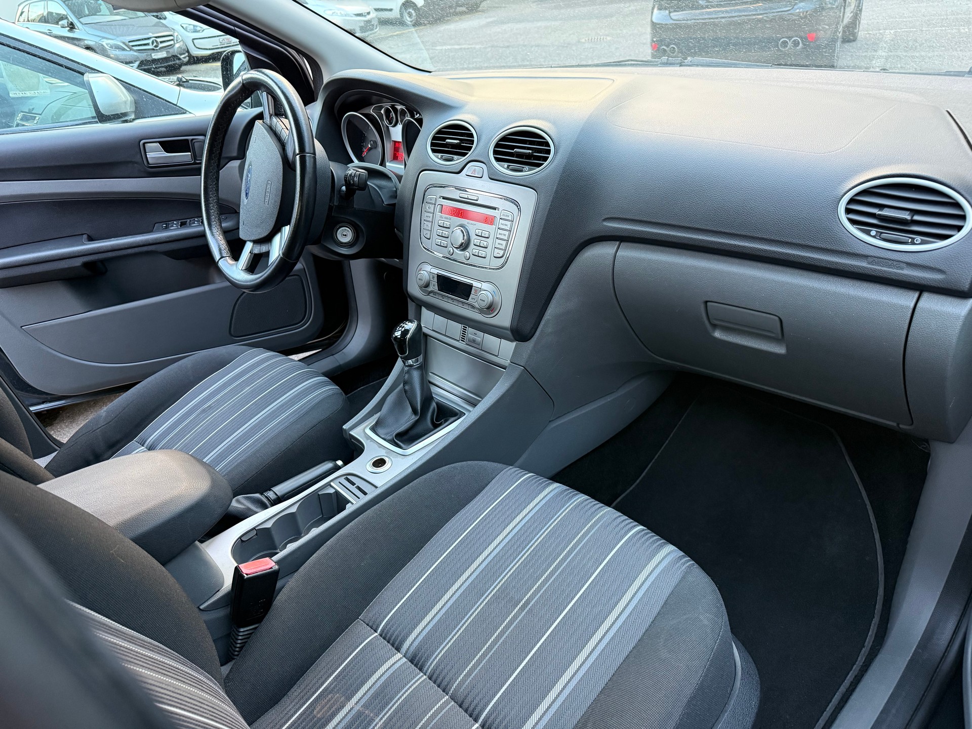 FORD Focus 1.6i VCT Carving-image-5