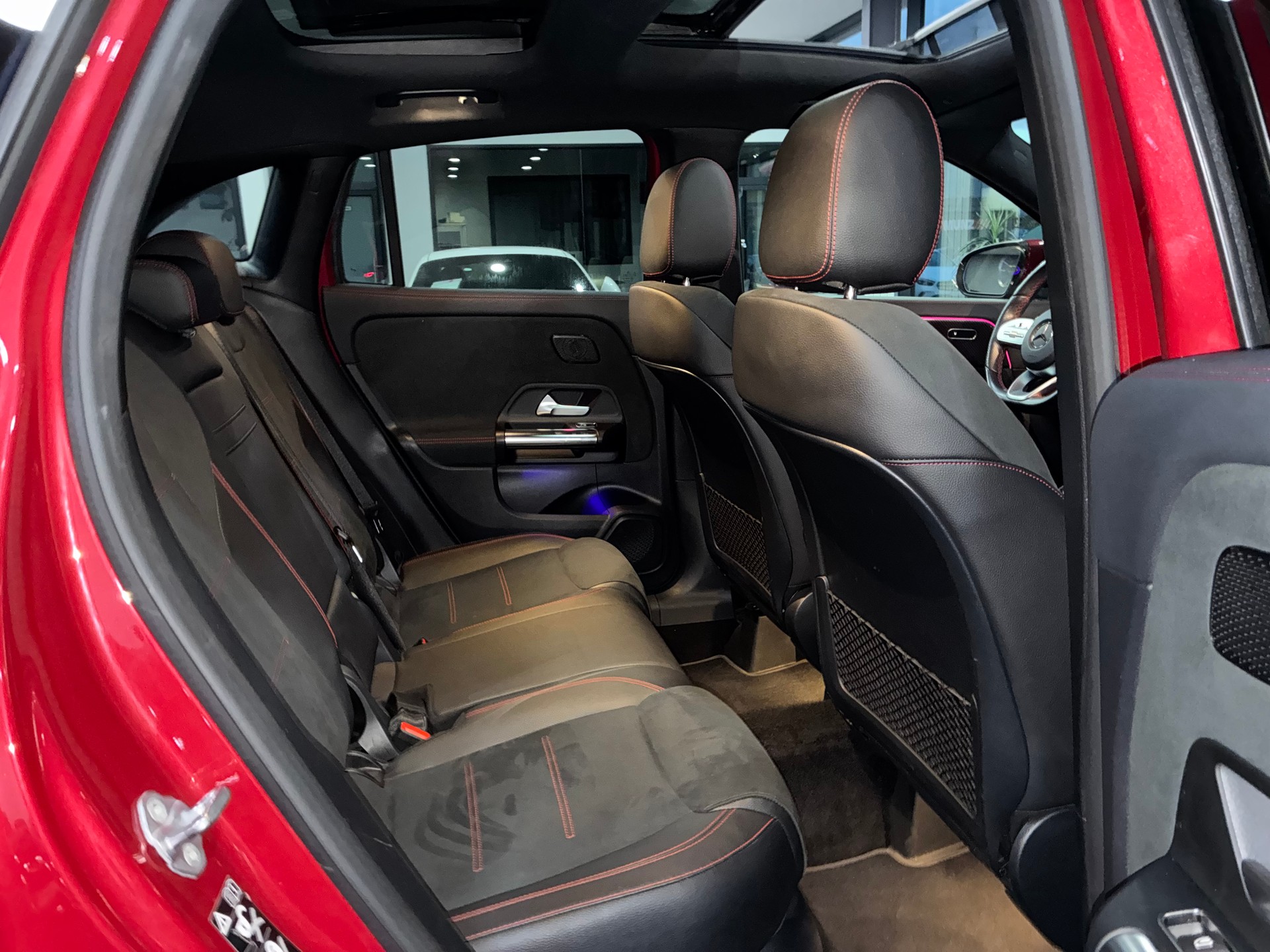 MERCEDES-BENZ GLA 200d 4Matic AMG Line 8G-DCT-image-12